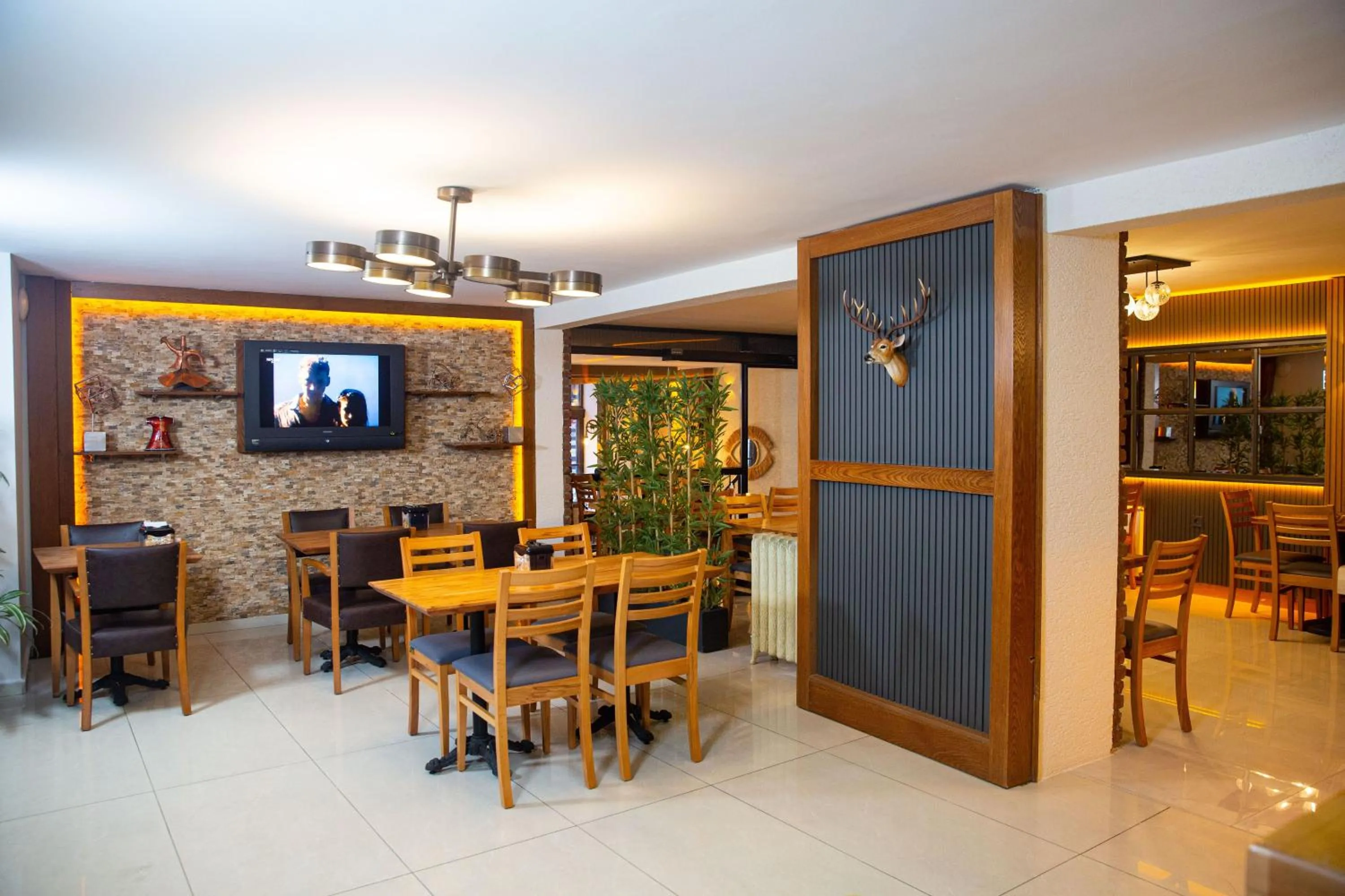 Restaurant/places to eat in Emirtimes Hotel Kadıköy