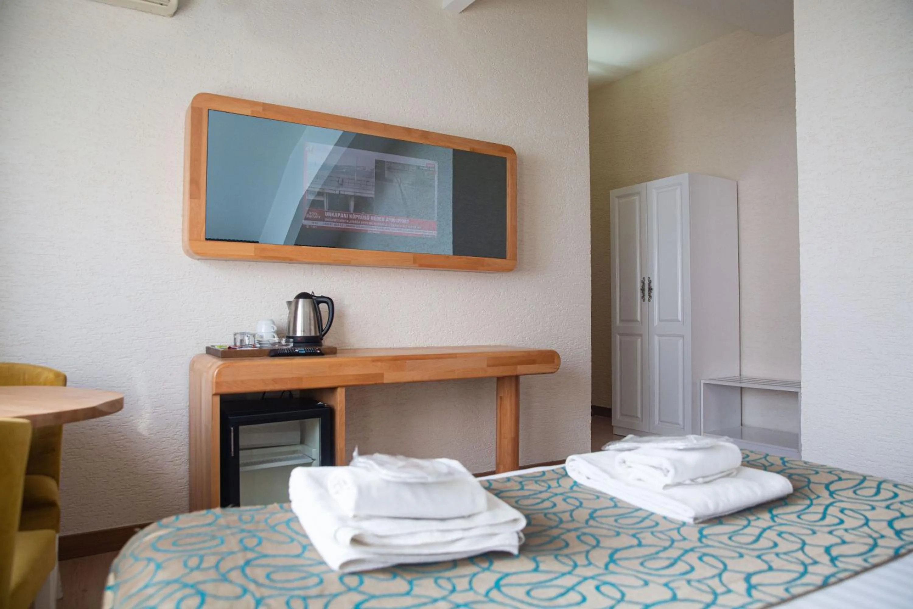 TV and multimedia, Bed in Emirtimes Hotel Kadıköy