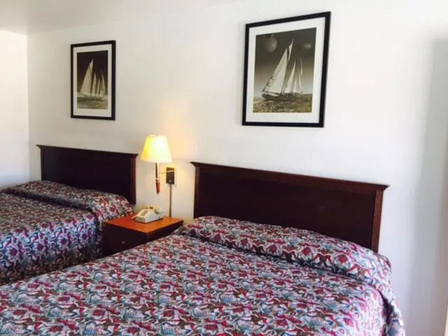 Bed in Maple Inn and Suites Los Banos