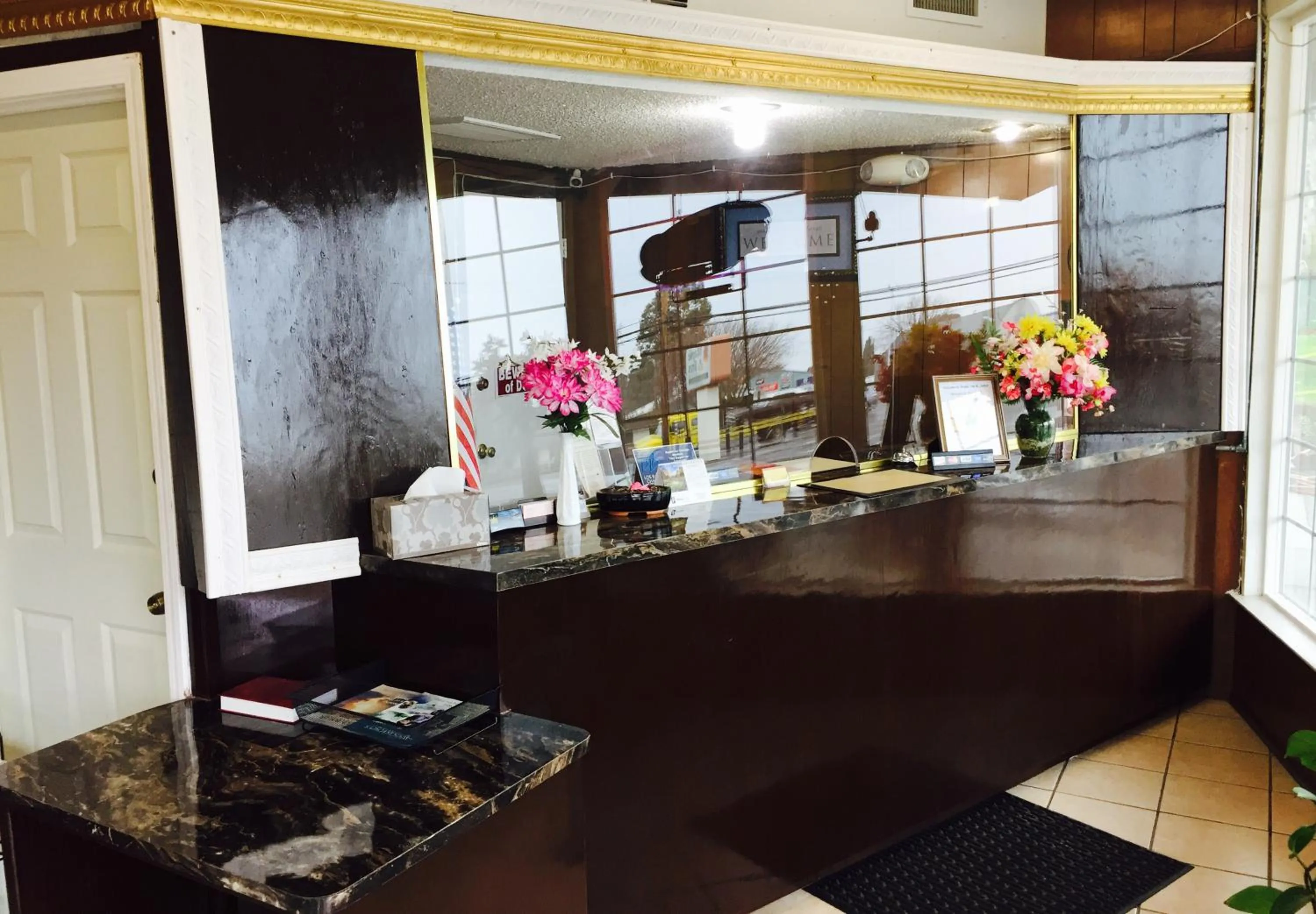 Property building in Maple Inn and Suites Los Banos