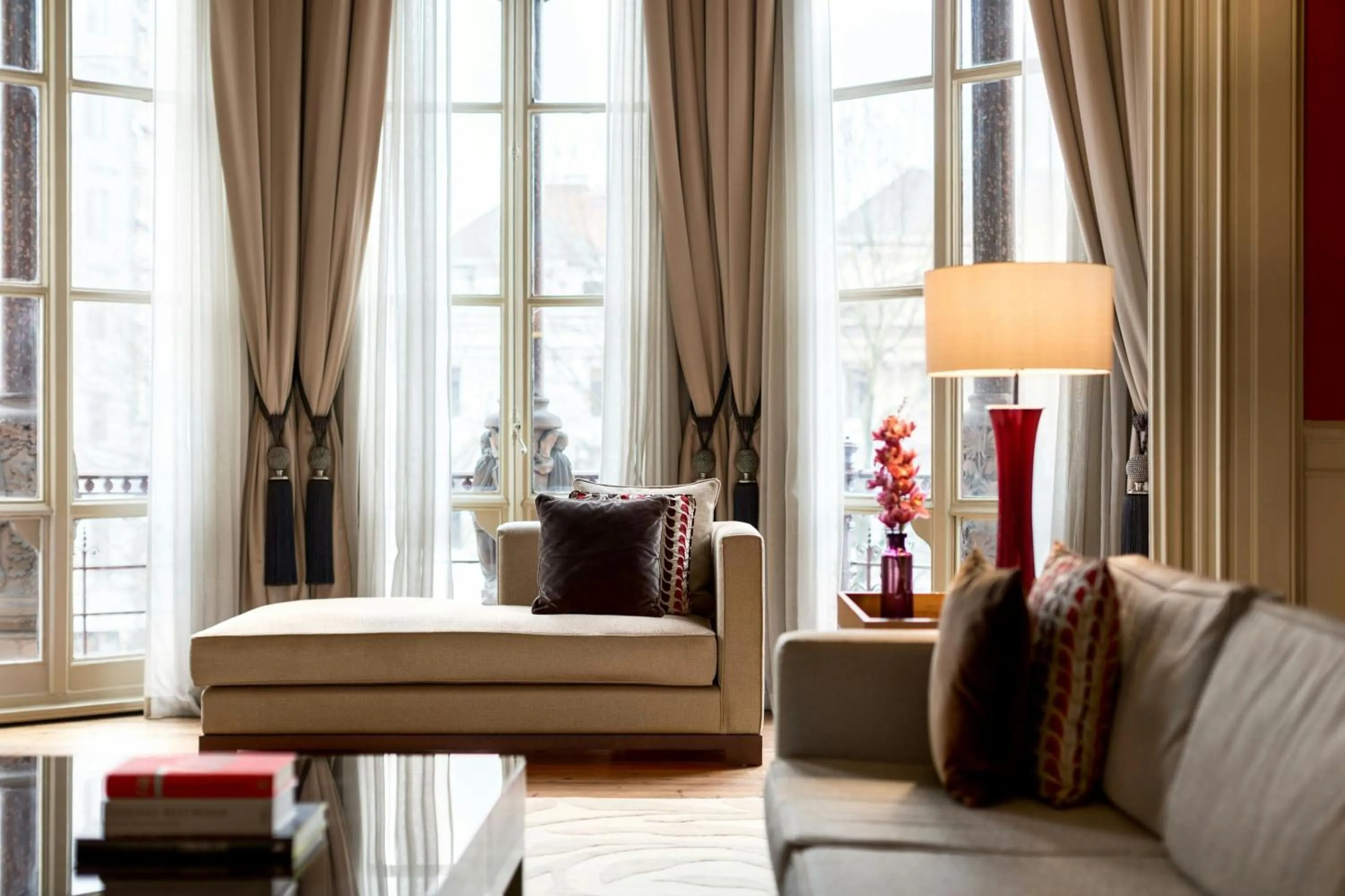 Living room in St Pancras London, Autograph Collection