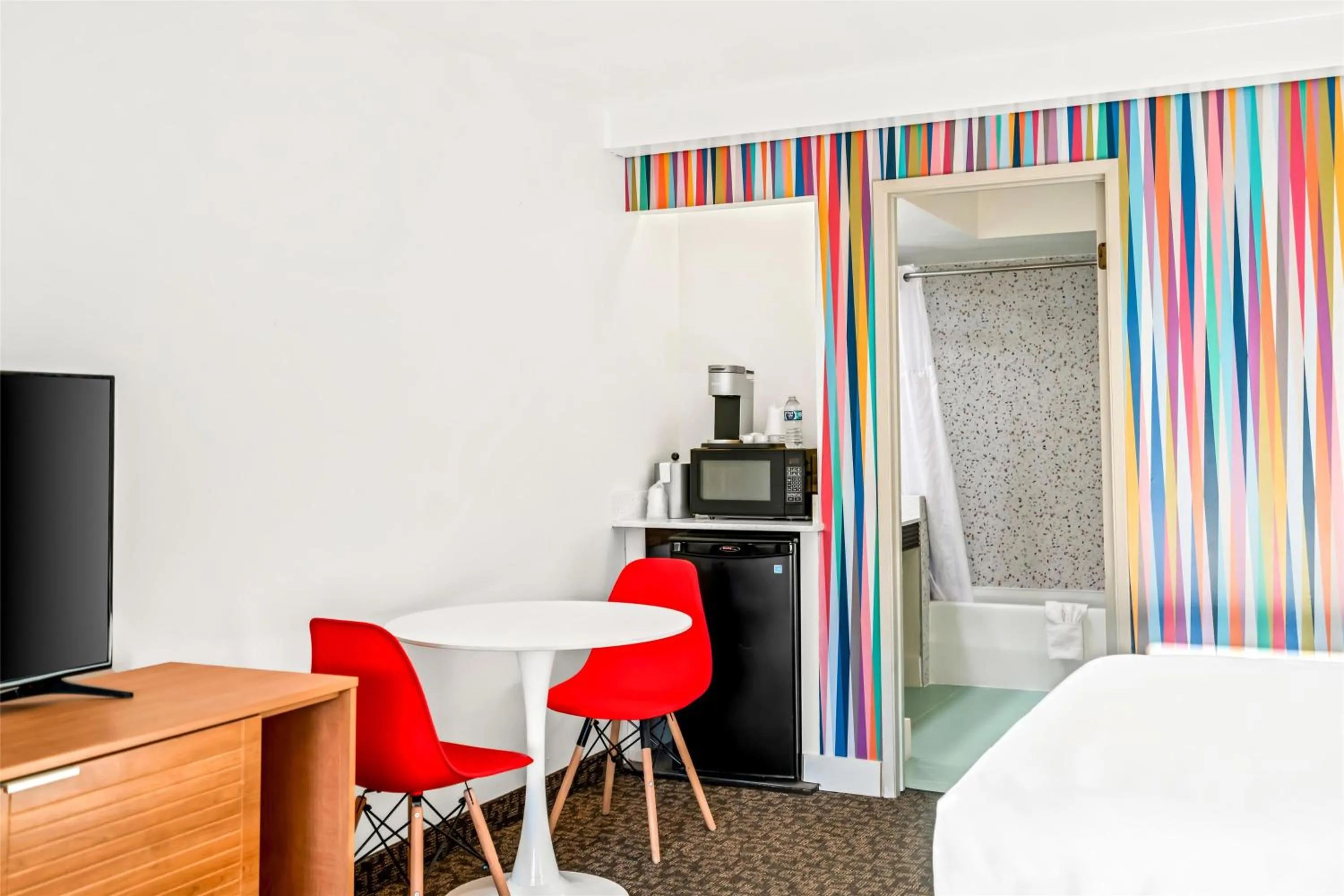 Bedroom, Bed in Signature Indio I-10 Coachella Valley by Sonesta