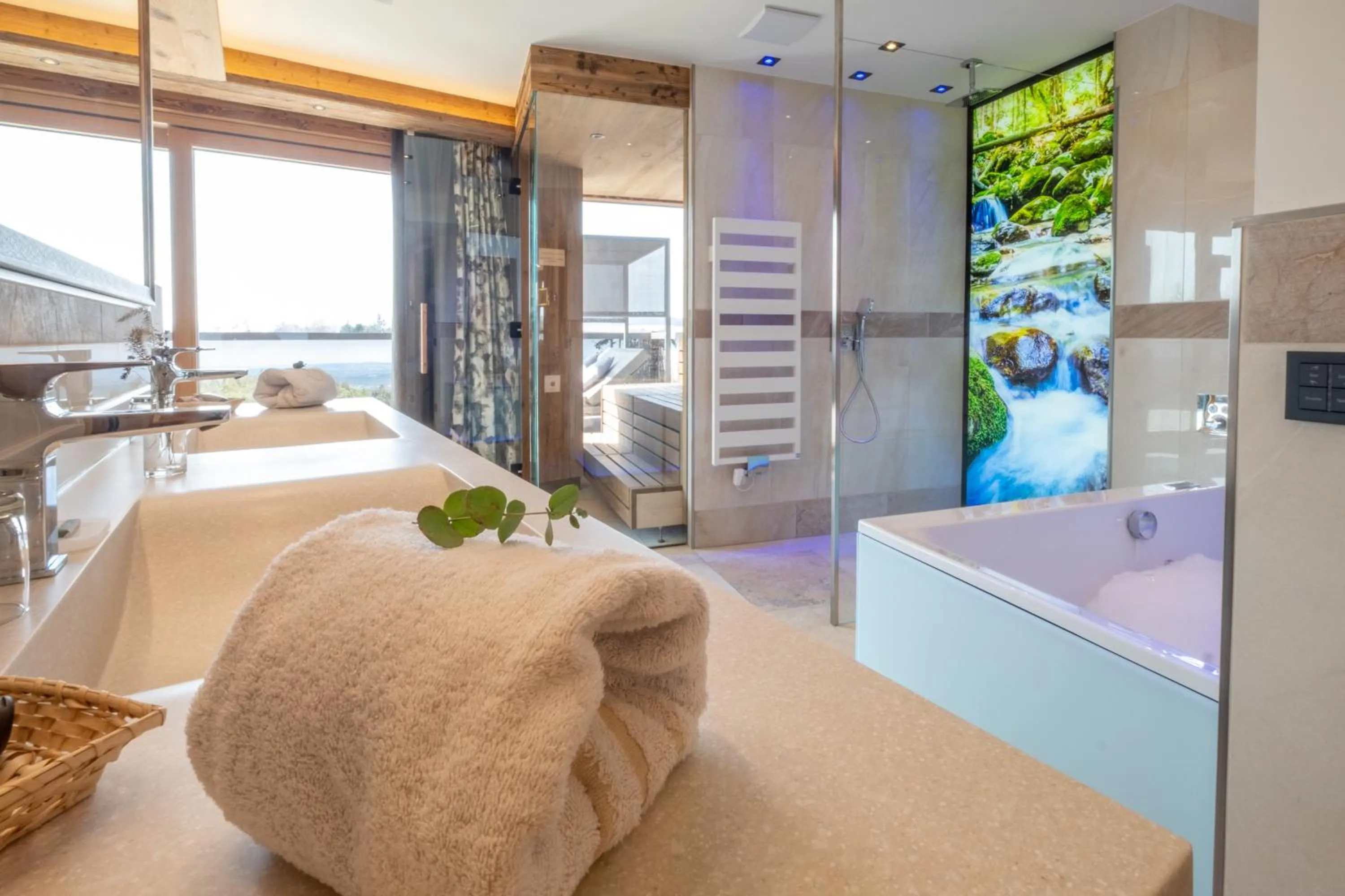 Bathroom, Bed in Natur- & Wellnesshotel Brunner Hof