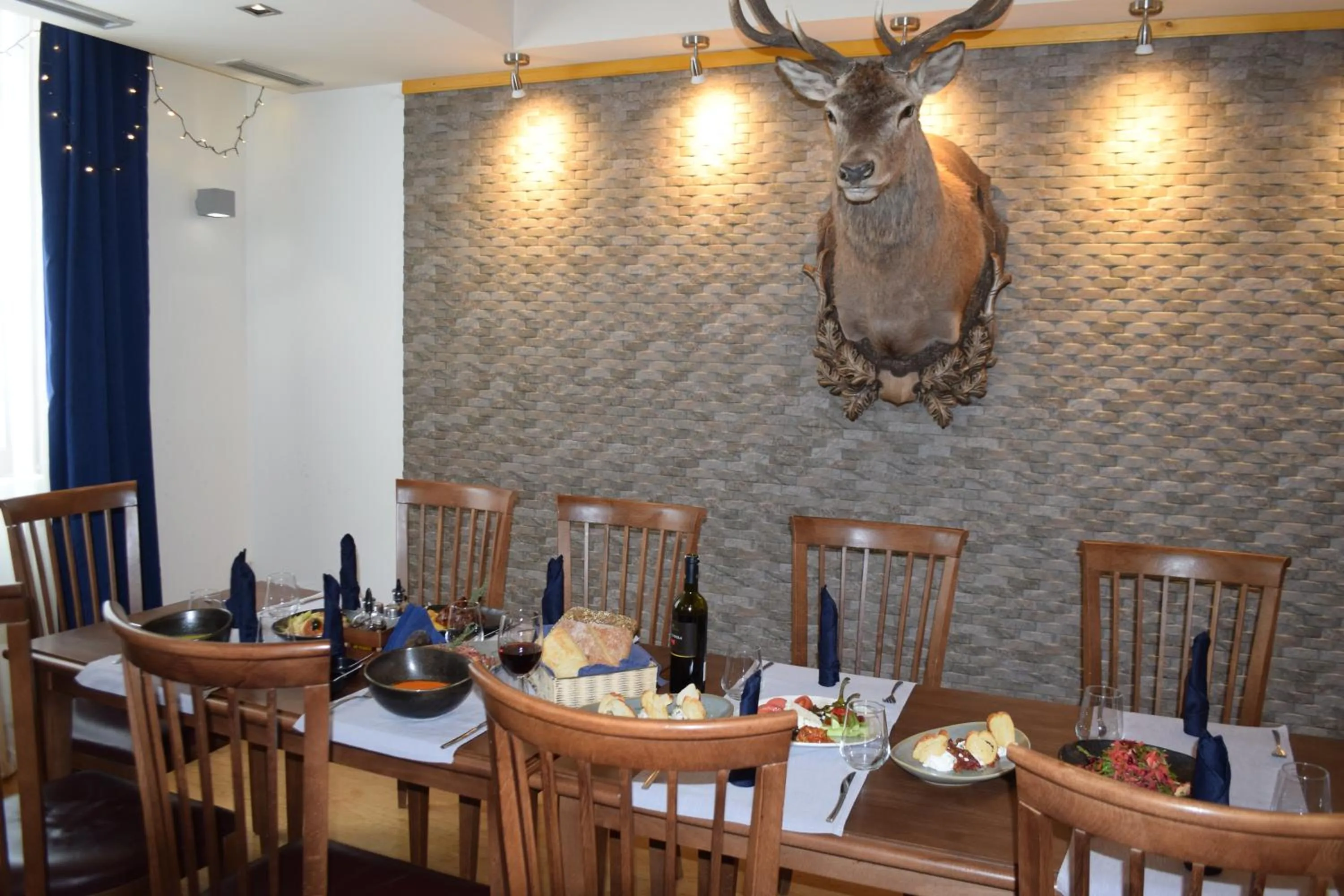 Restaurant/places to eat in The Lodge Hotel