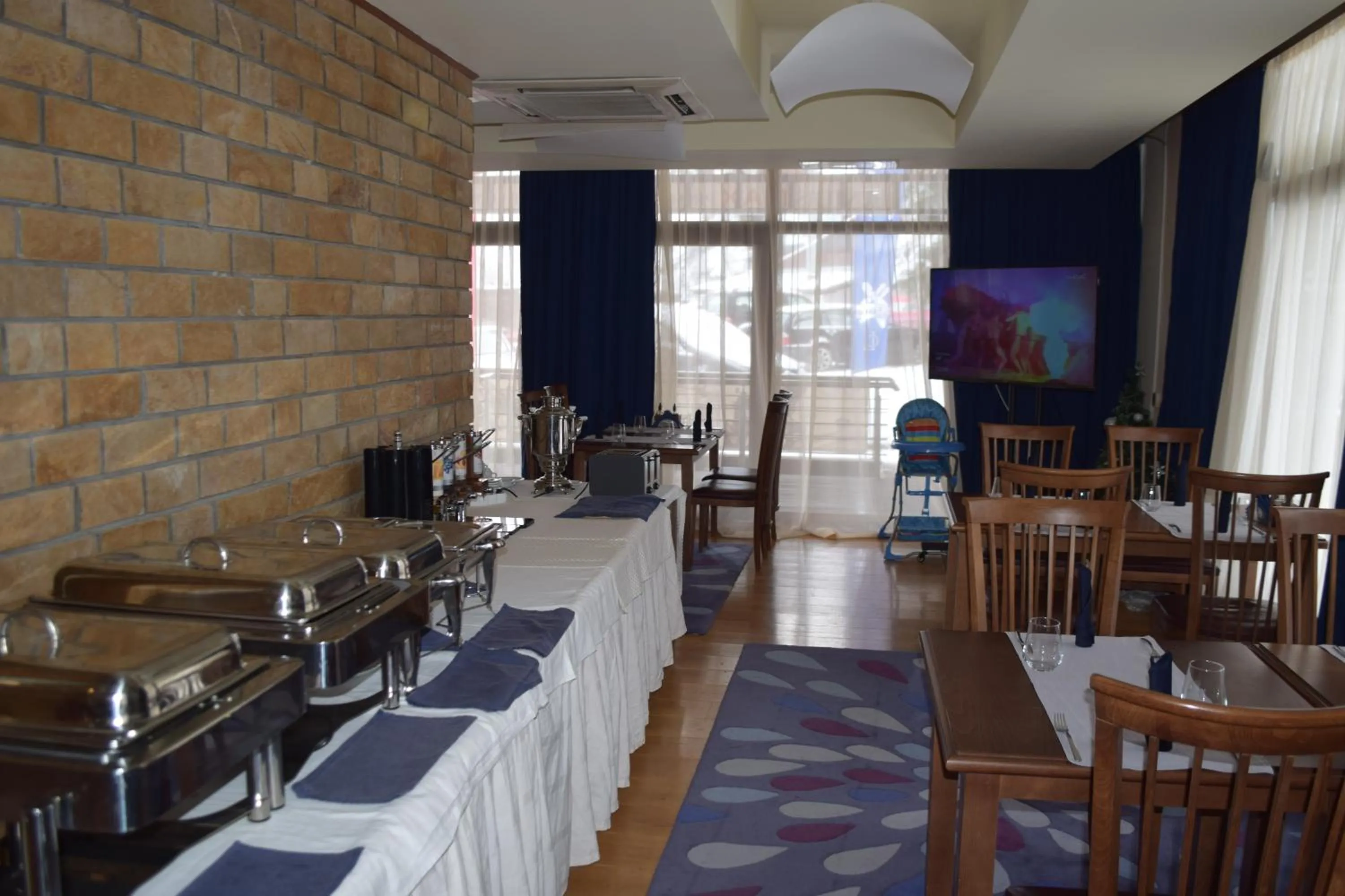 Restaurant/places to eat in The Lodge Hotel