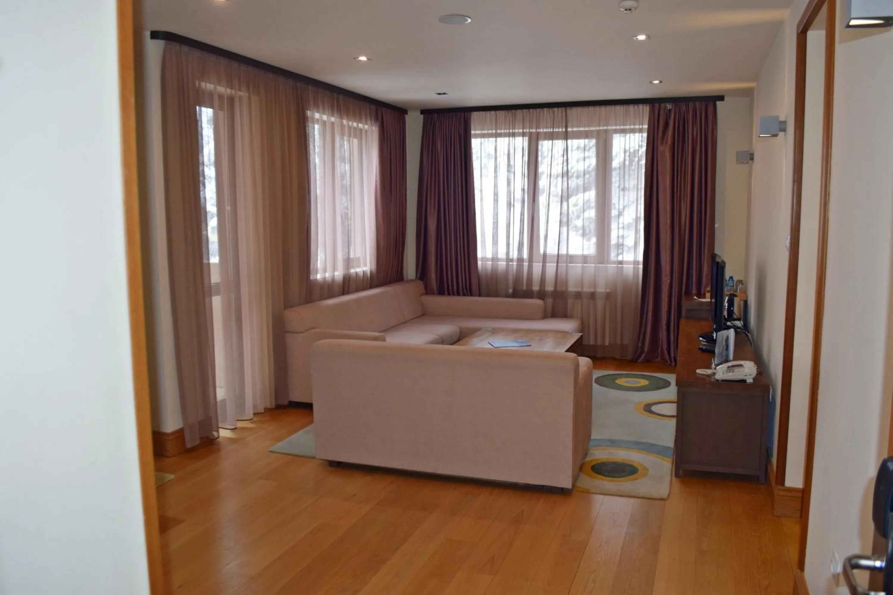 TV and multimedia in The Lodge Hotel