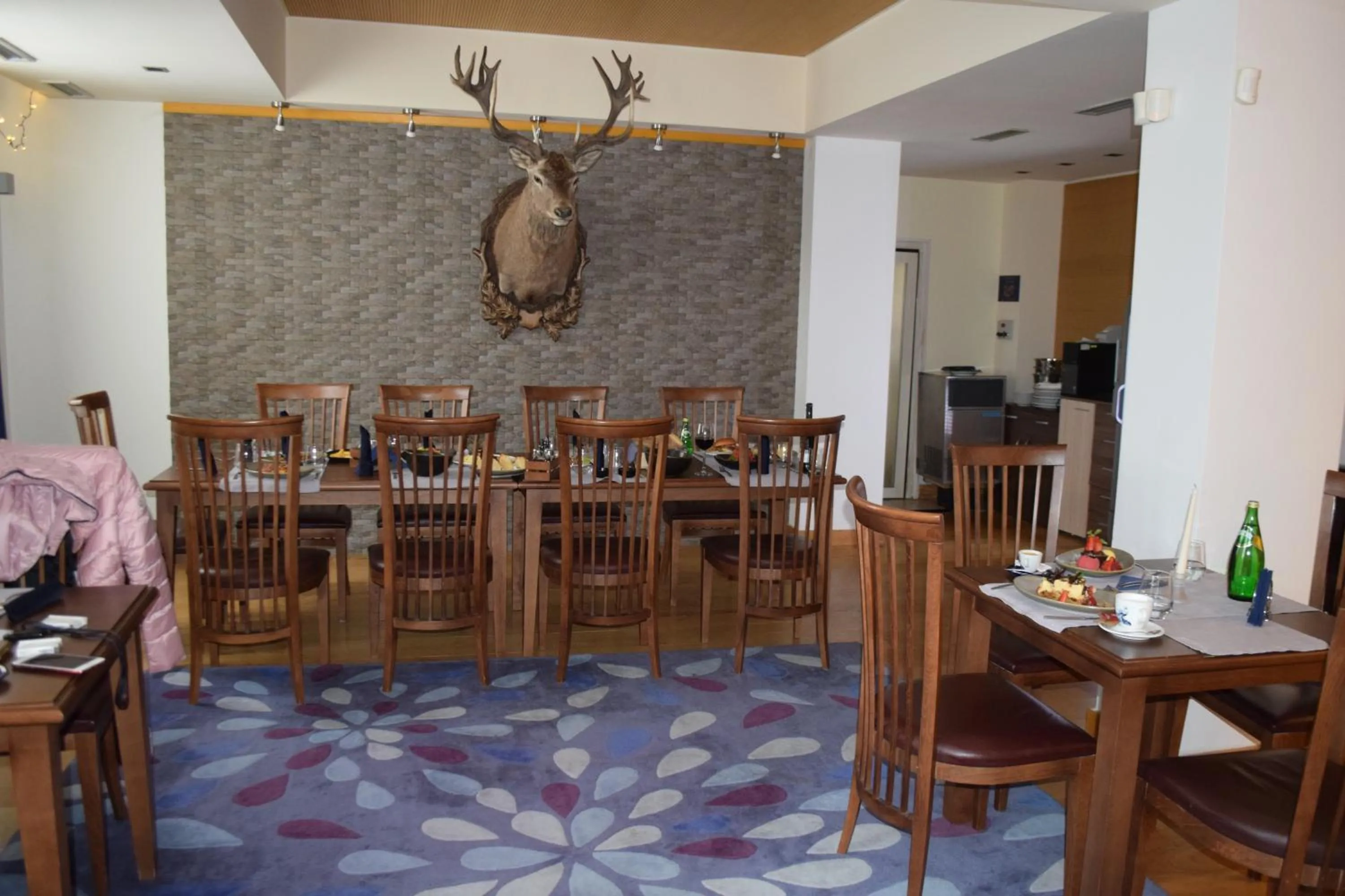 Restaurant/places to eat in The Lodge Hotel