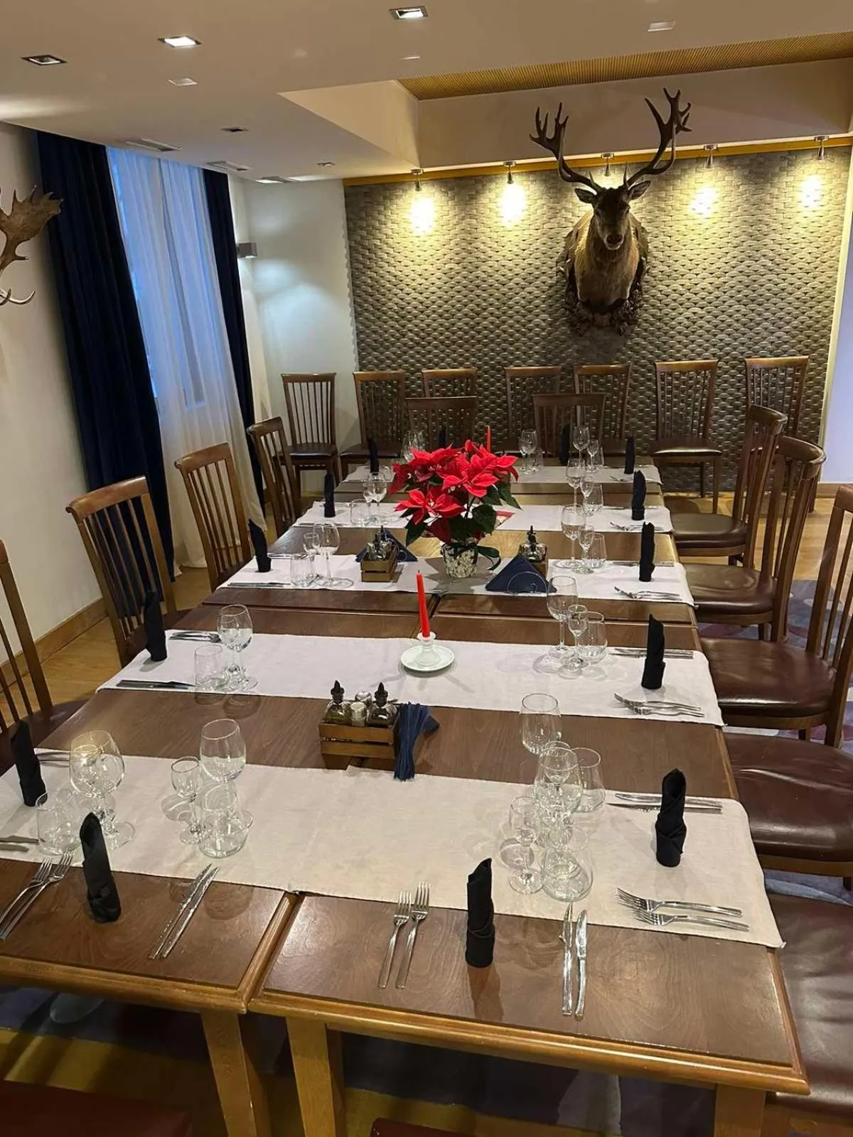 Restaurant/places to eat in The Lodge Hotel