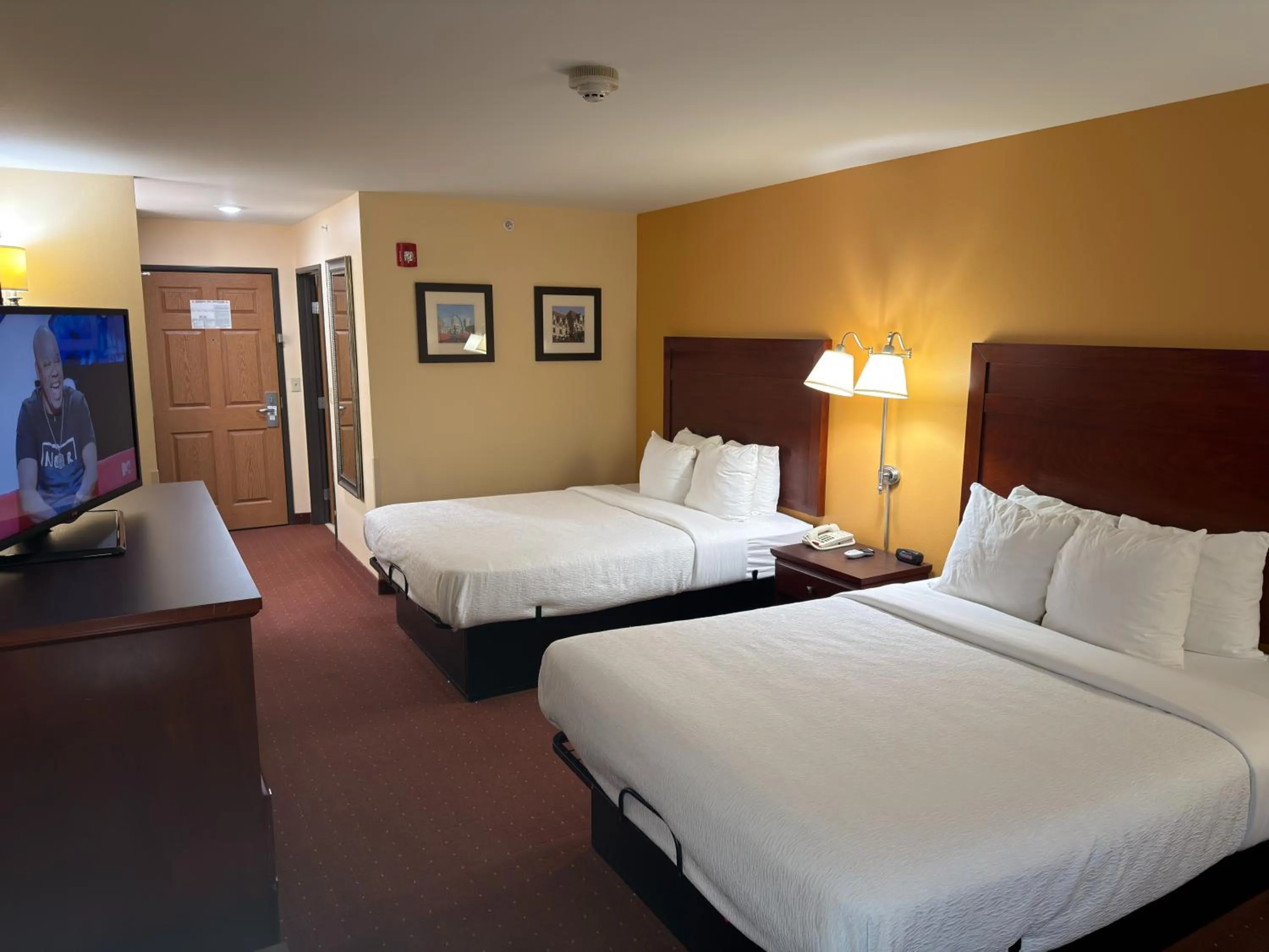 Bed in Americas Best Value Inn Saint Robert/Fort Leonard Wood