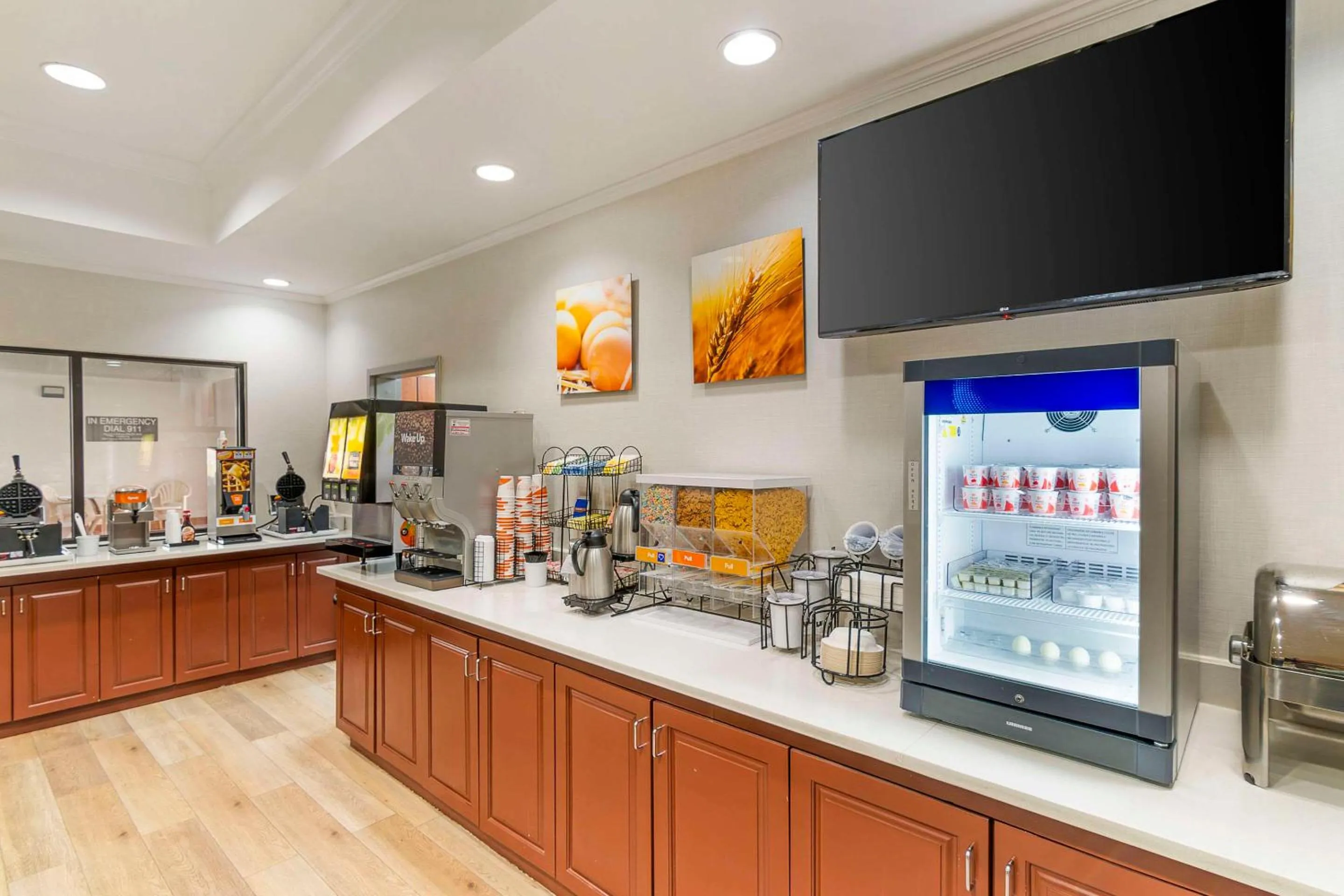 Breakfast in Comfort Inn Near Six Flags St Louis