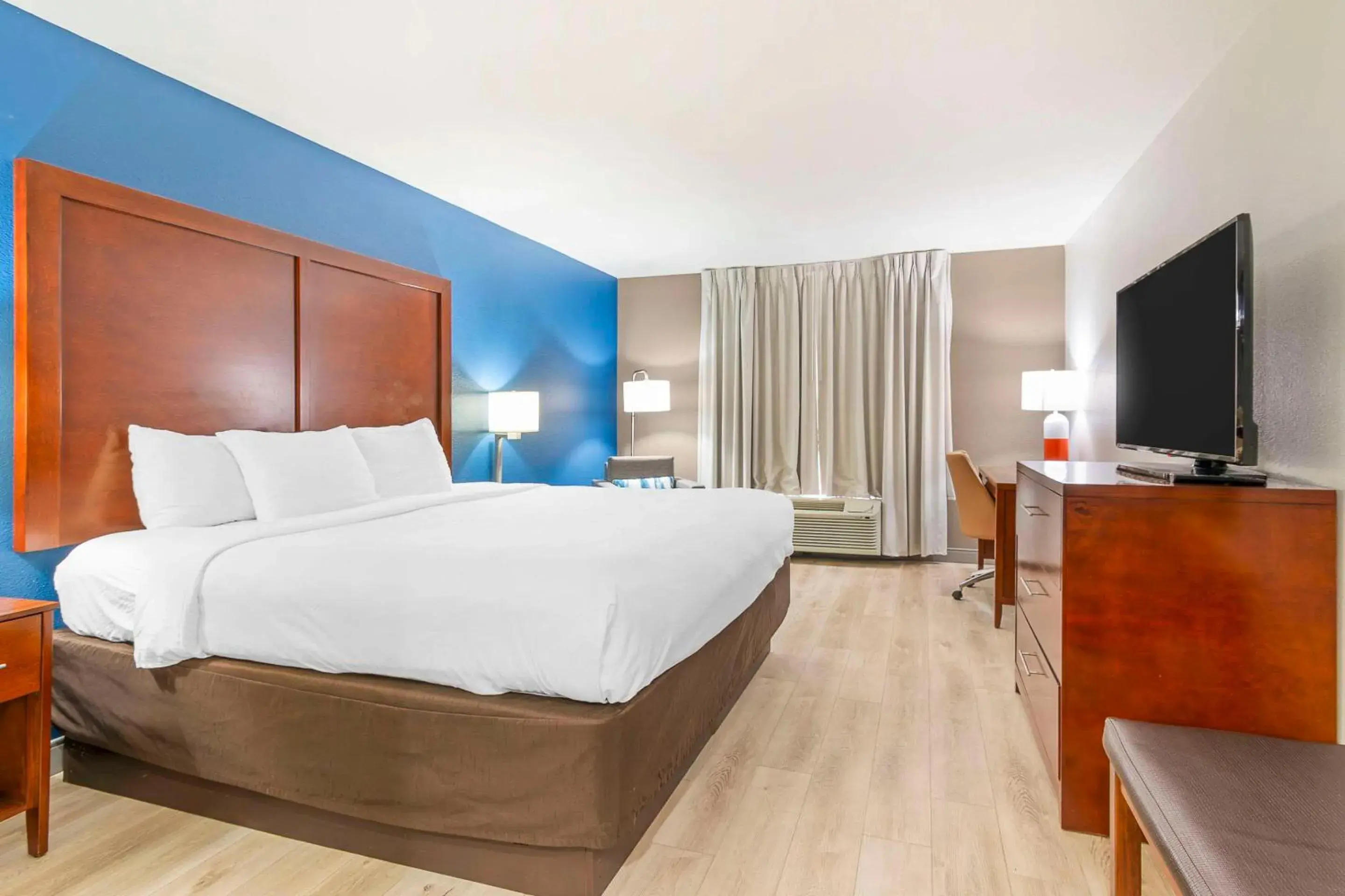 King Room - Non-Smoking in Comfort Inn Near Six Flags St Louis King Room - Non-Smoking in Comfort Inn Near Six Flags St Louis