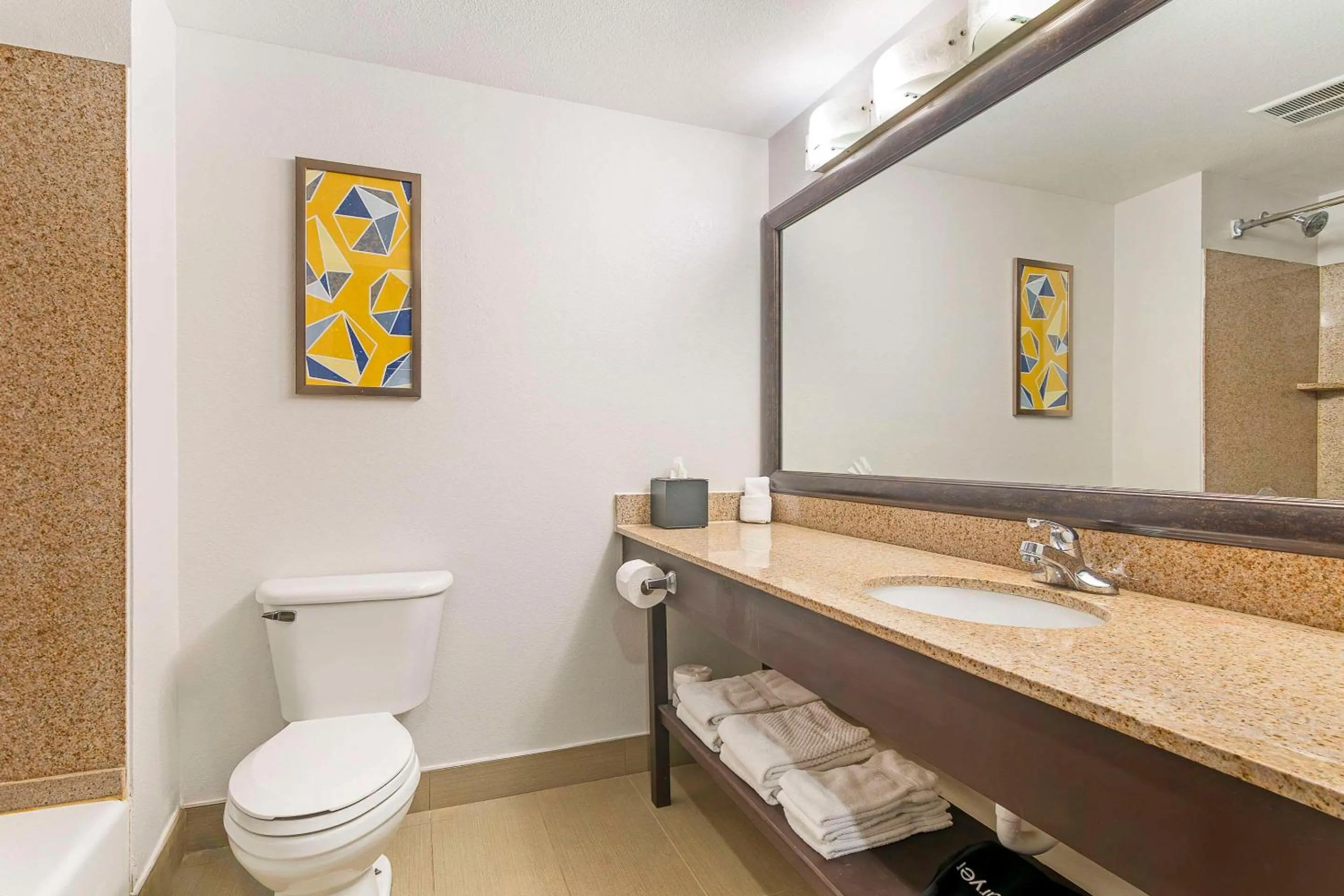 Bedroom in Comfort Inn Near Six Flags St Louis