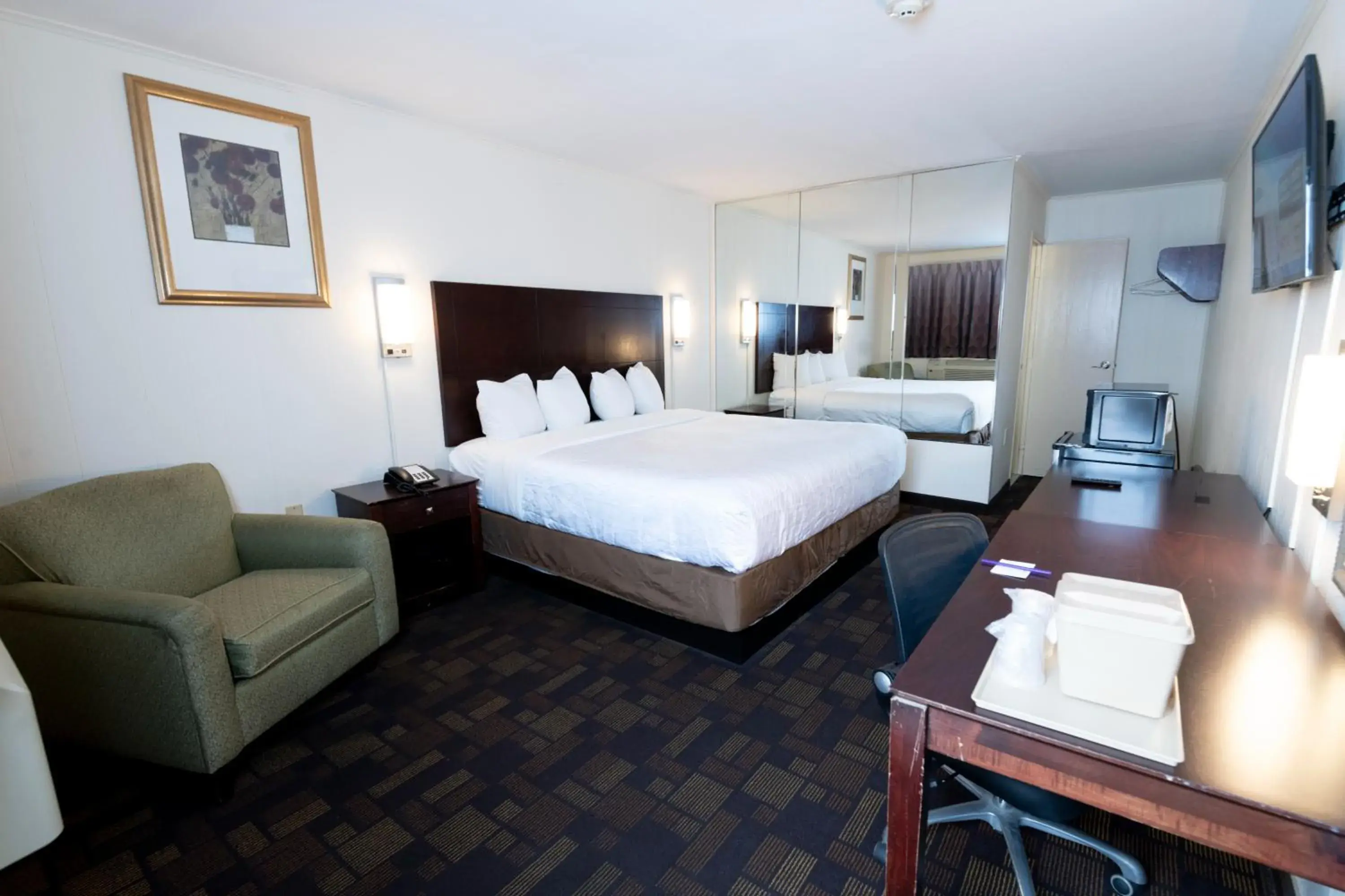 King Room - Non-Smoking in Knights Inn South Amboy King Room - Non-Smoking in Knights Inn South Amboy