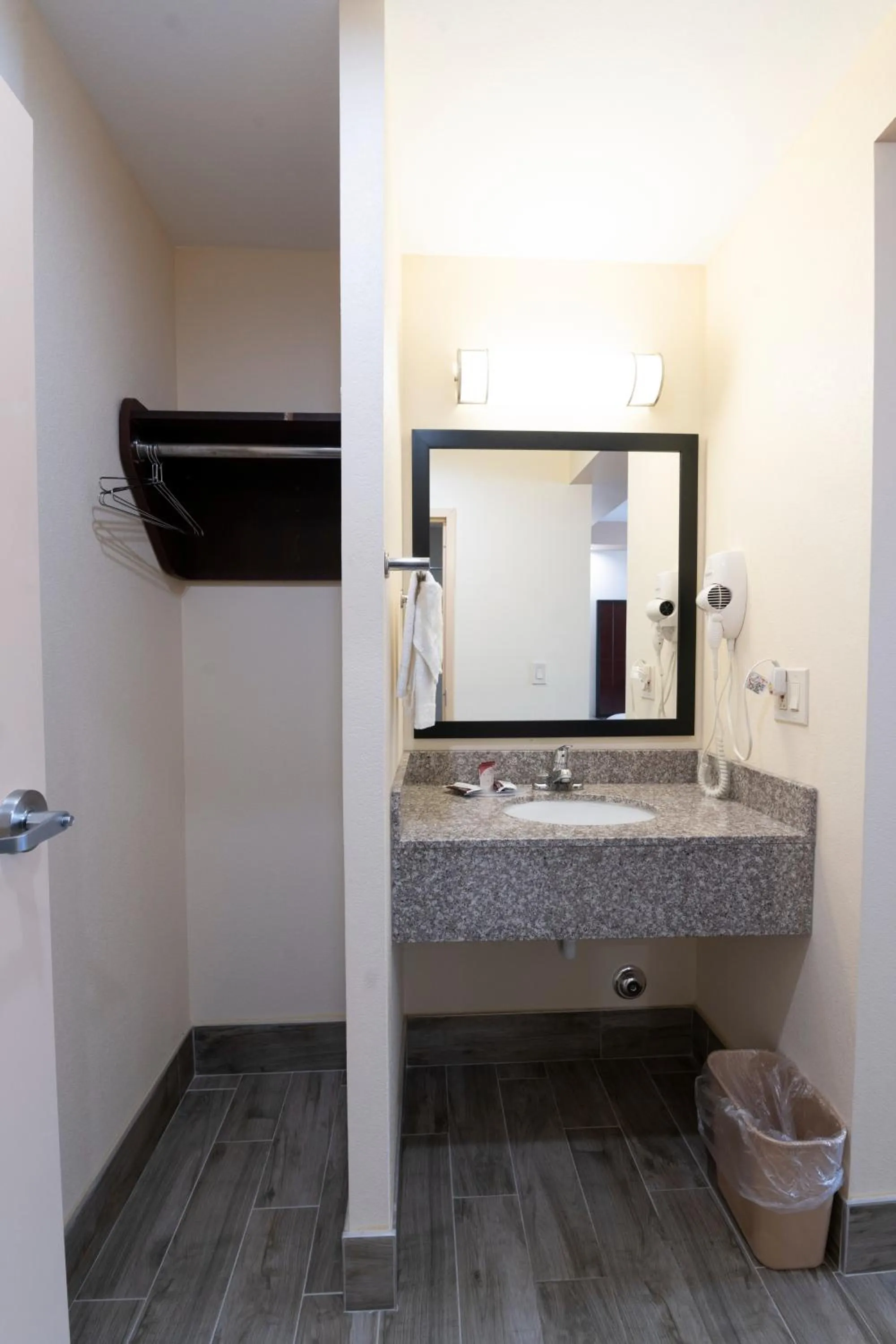 Bathroom in Knights Inn South Amboy