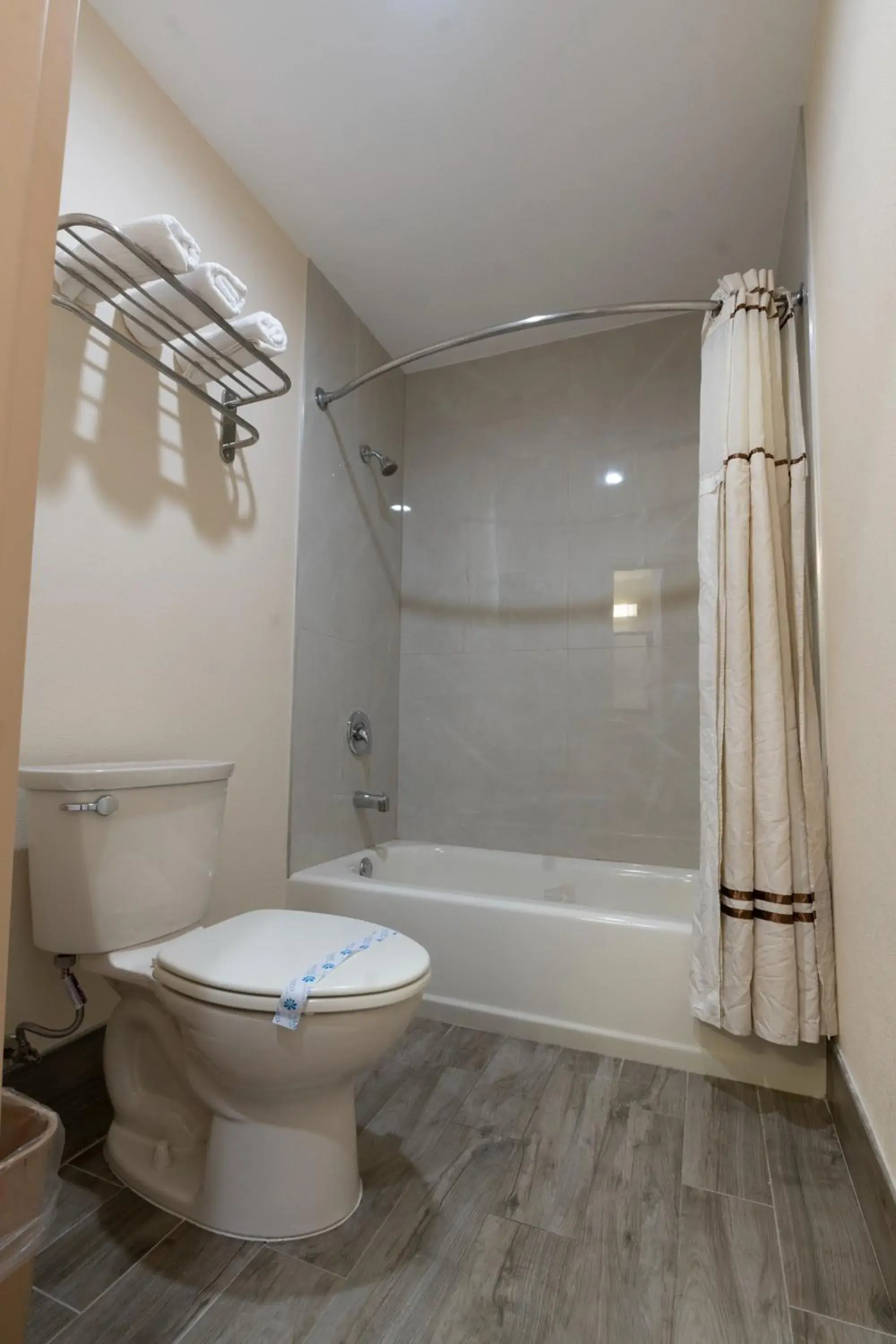 King Room -Smoking in Knights Inn South Amboy King Room -Smoking in Knights Inn South Amboy