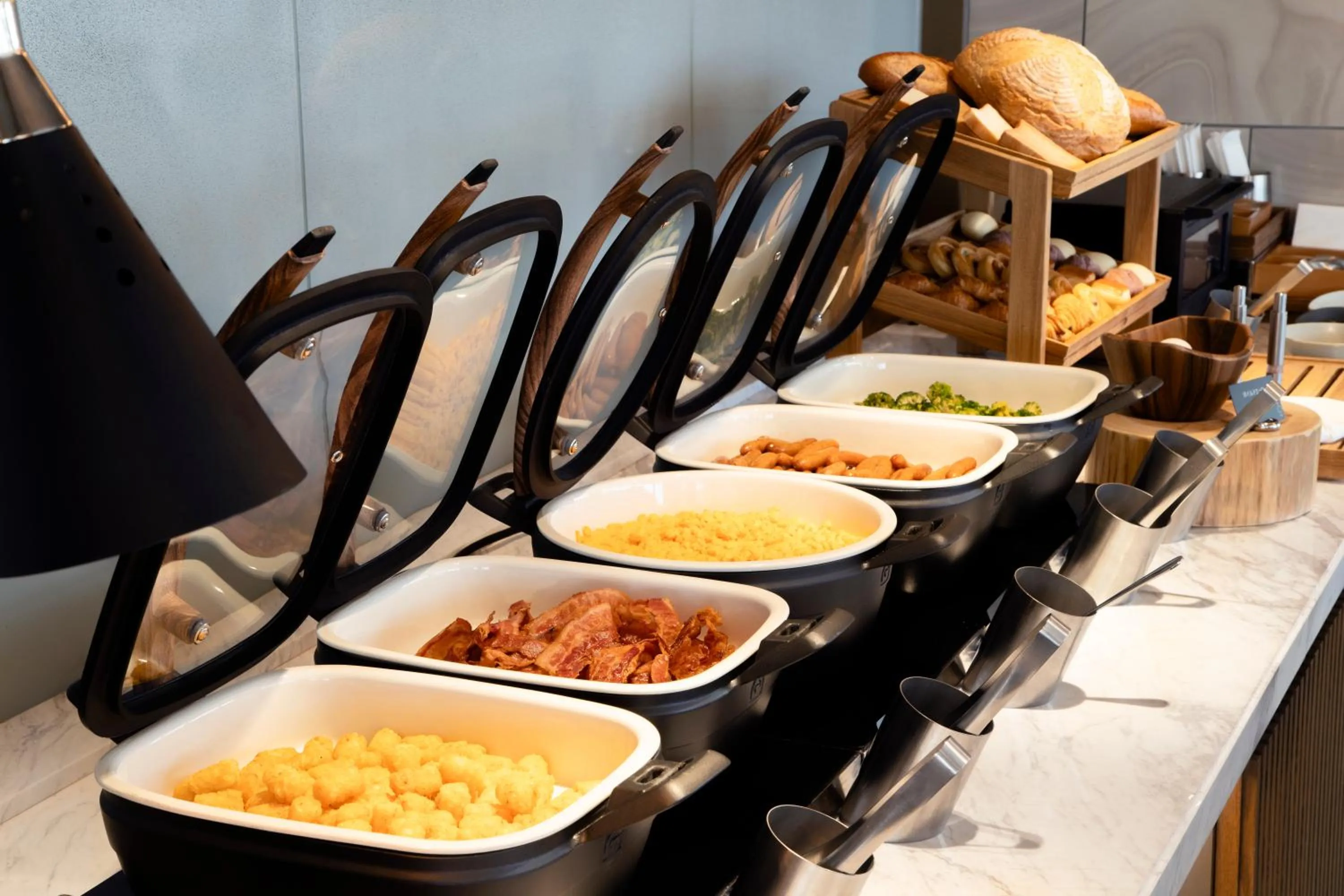 Lounge or bar in DoubleTree by Hilton Kyoto Station