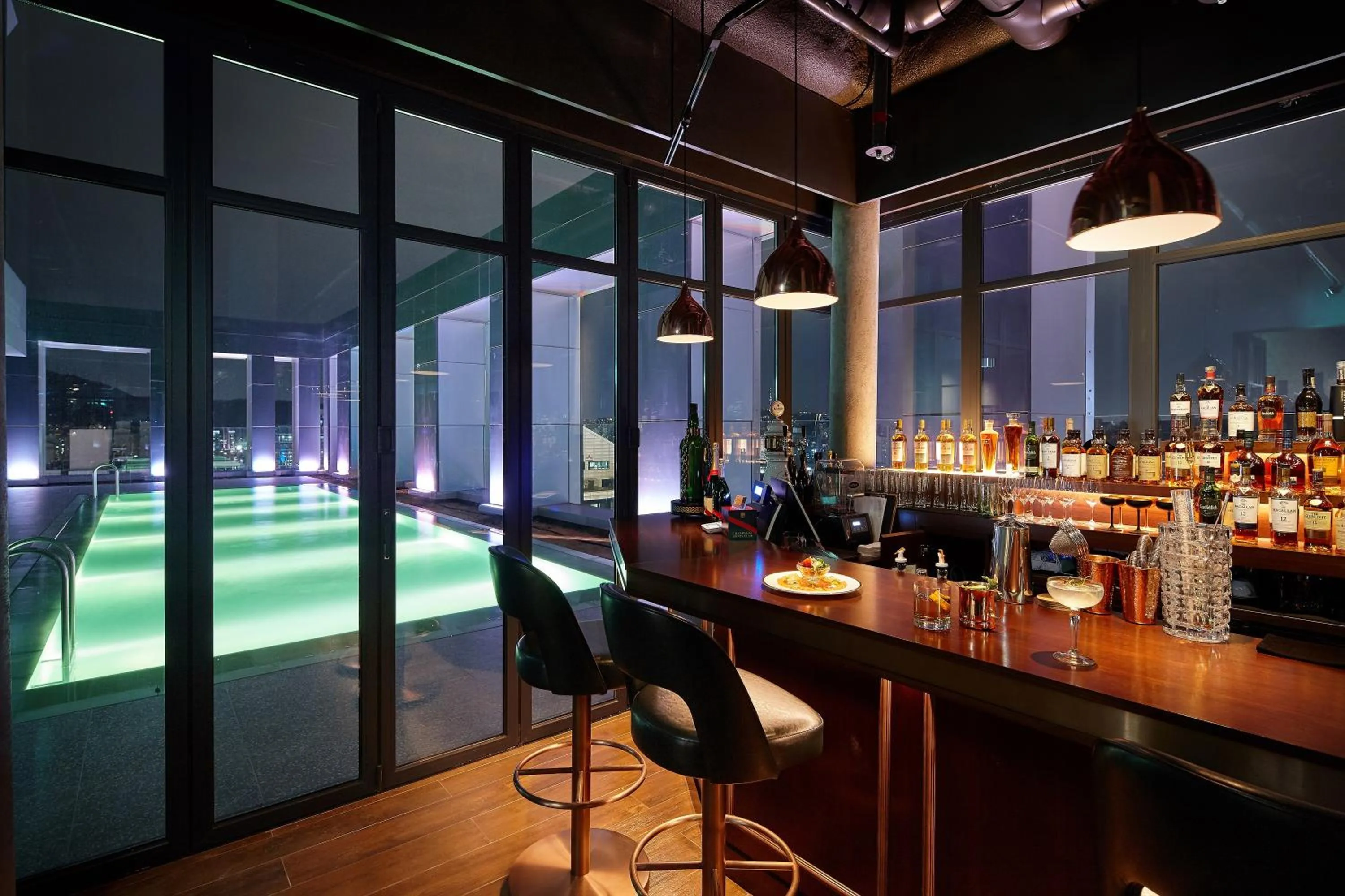 Lounge or bar in L7 Hongdae