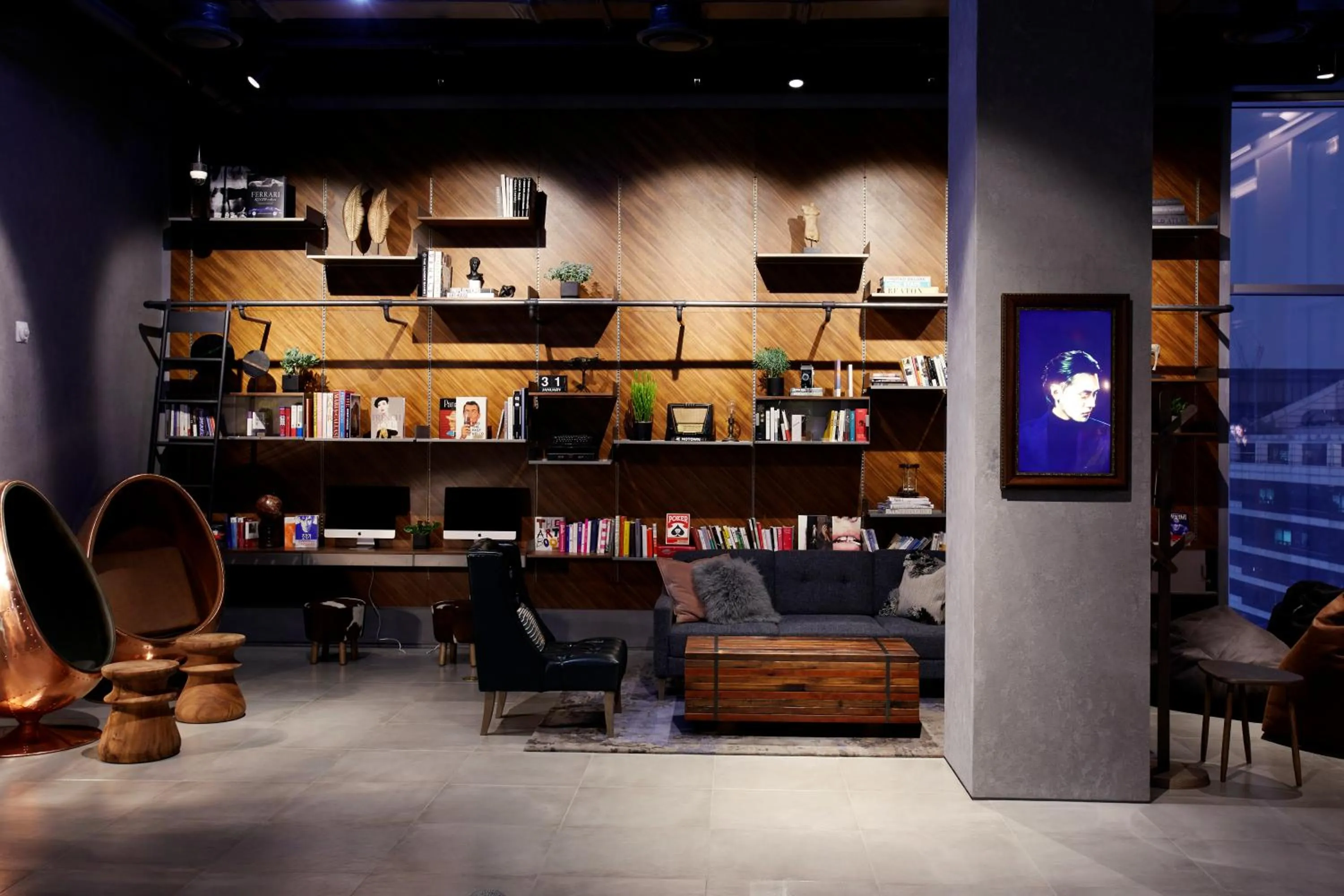 Communal lounge/ TV room in L7 Hongdae