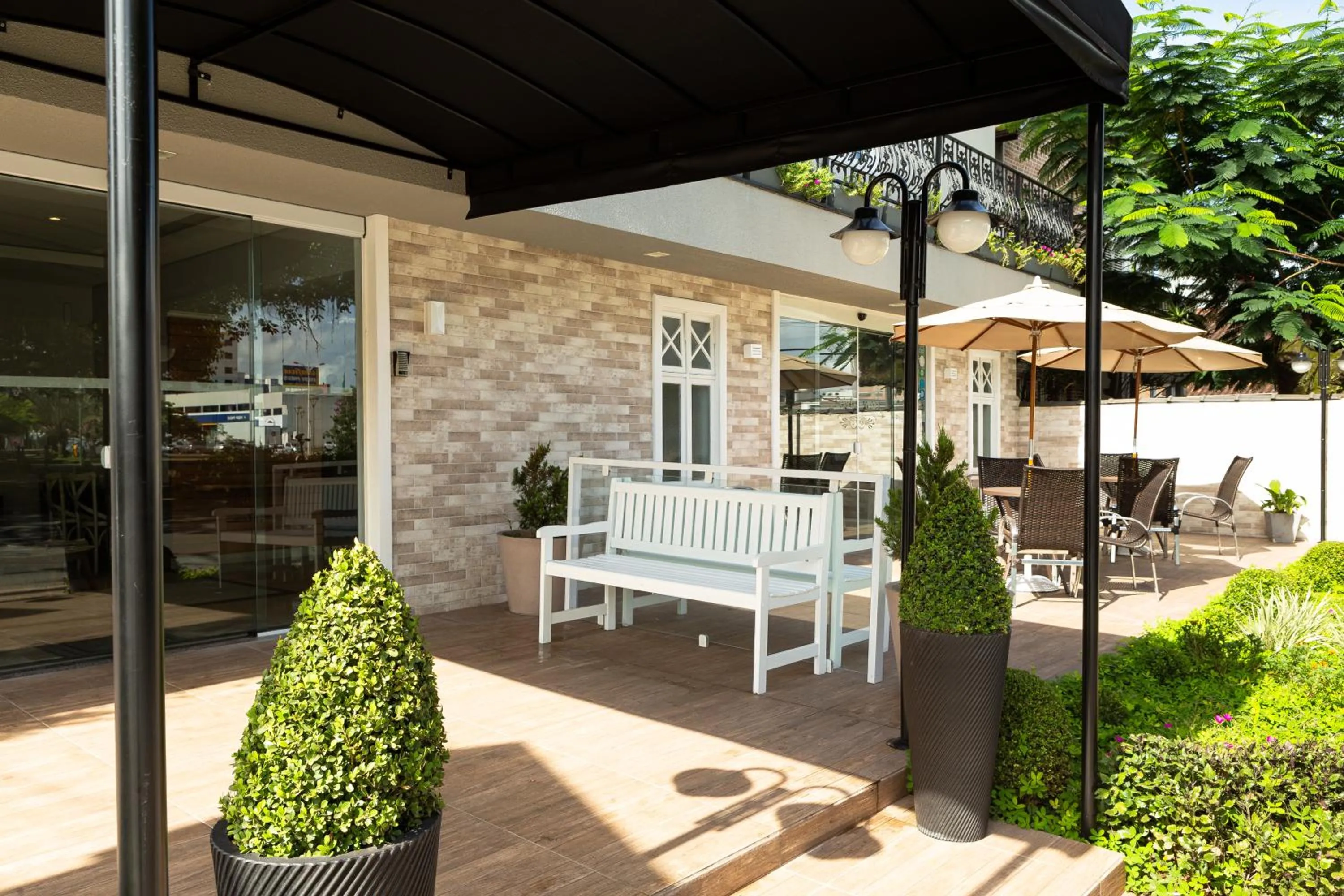 Property building in Bristol Sabrina Hotel de Charme Joinville