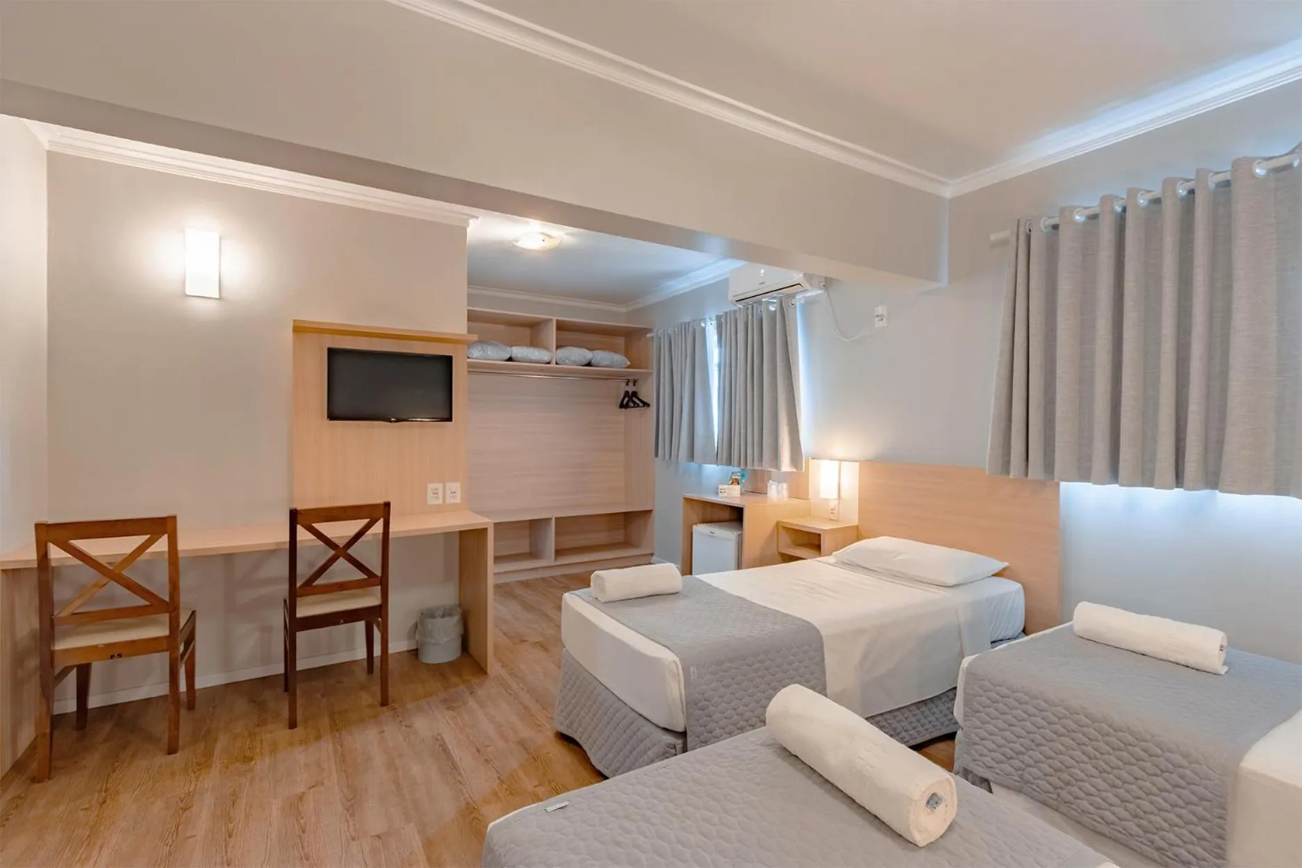 Photo of the whole room in Bristol Sabrina Hotel de Charme Joinville