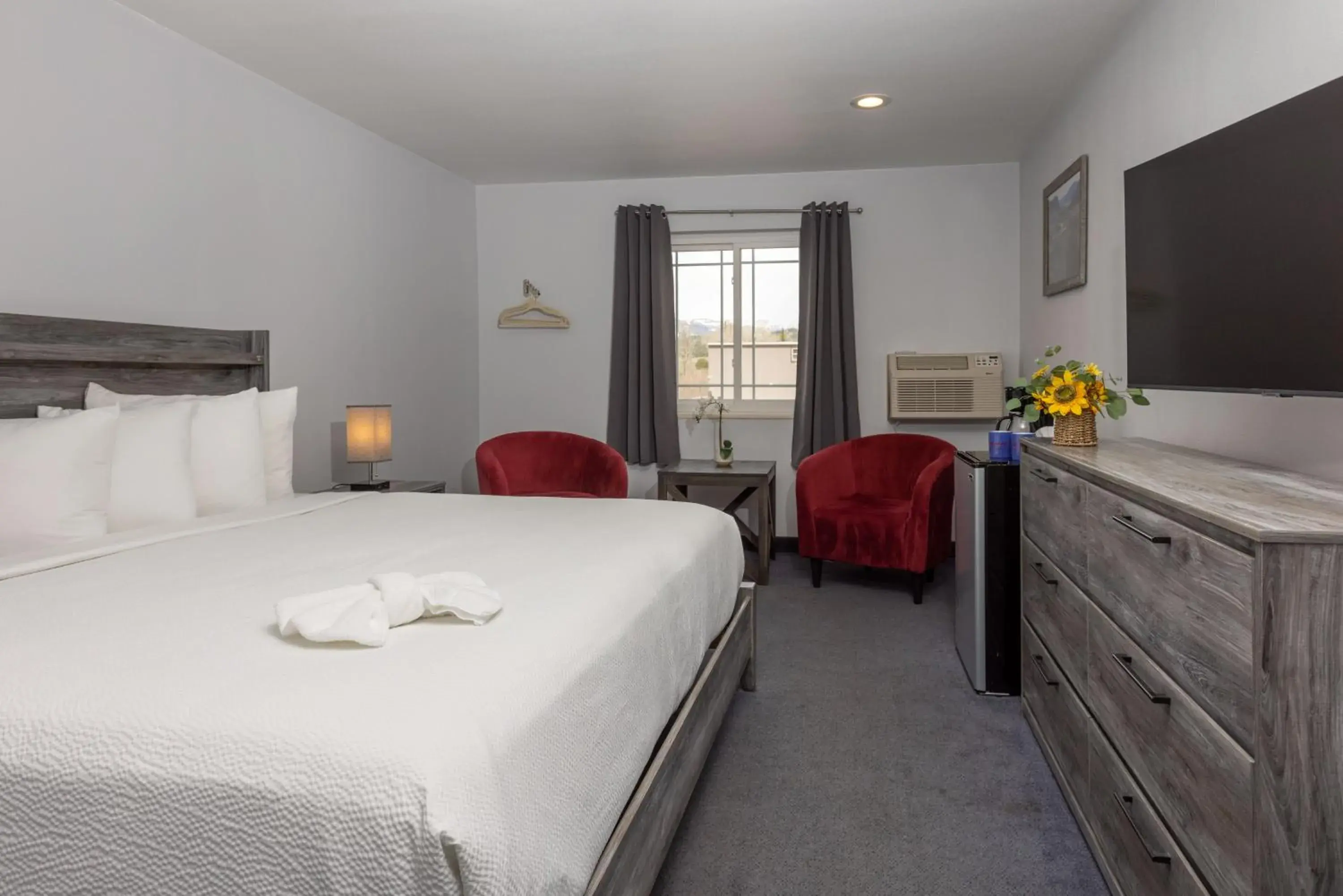 King Room with Mountain View in RiverWalk Inn King Room with Mountain View in RiverWalk Inn