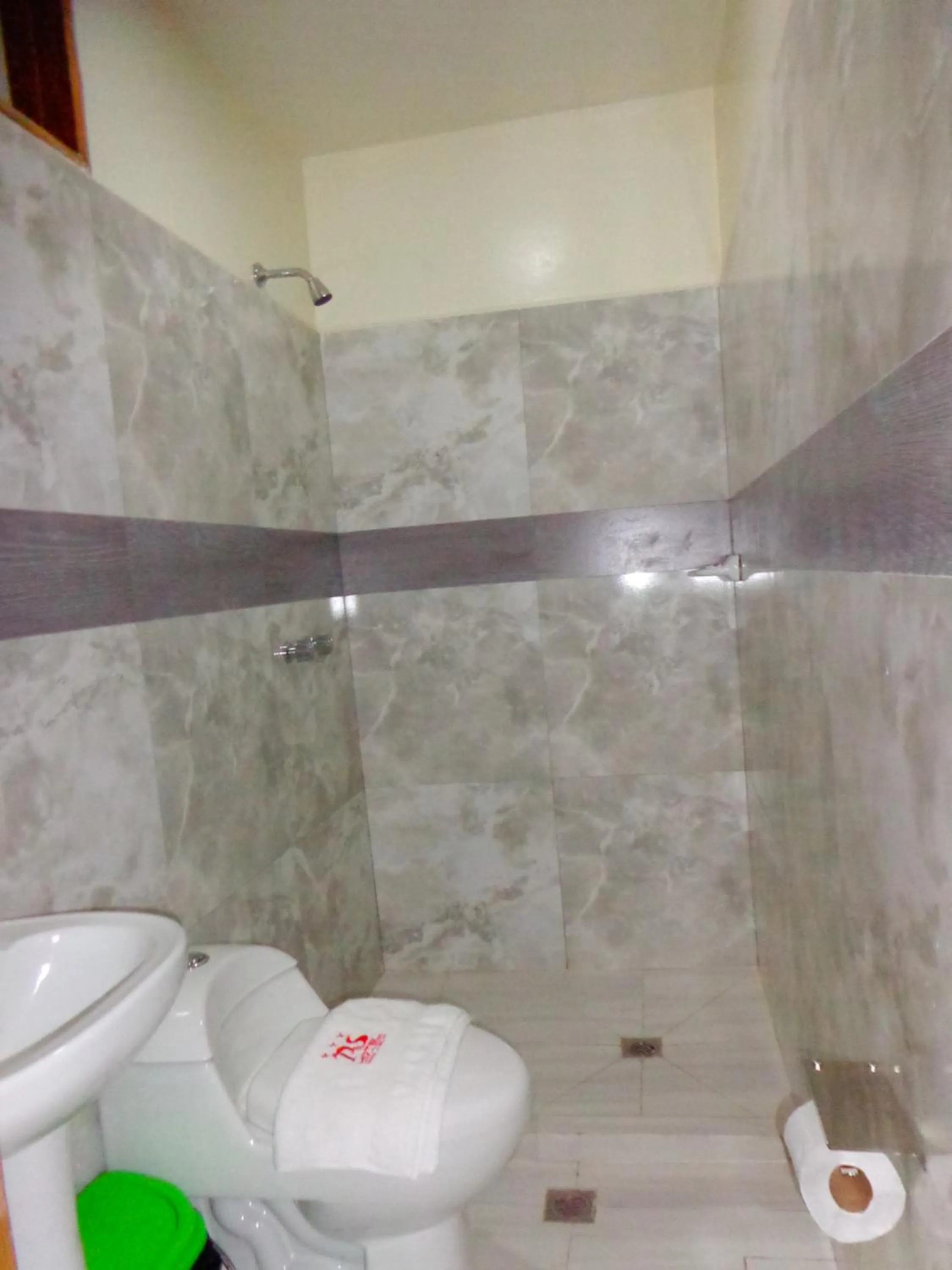 Shower in Hotel Pampa & Selva