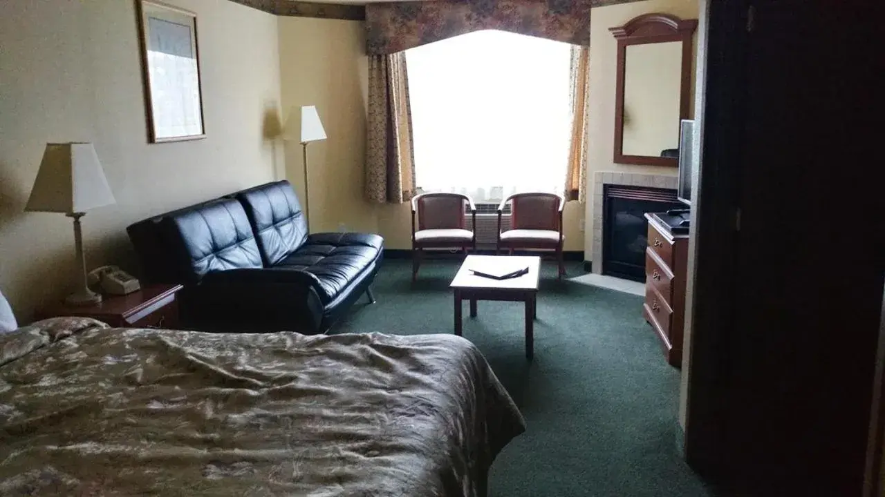 Family Suite in Palace Inn & Suites Family Suite in Palace Inn & Suites