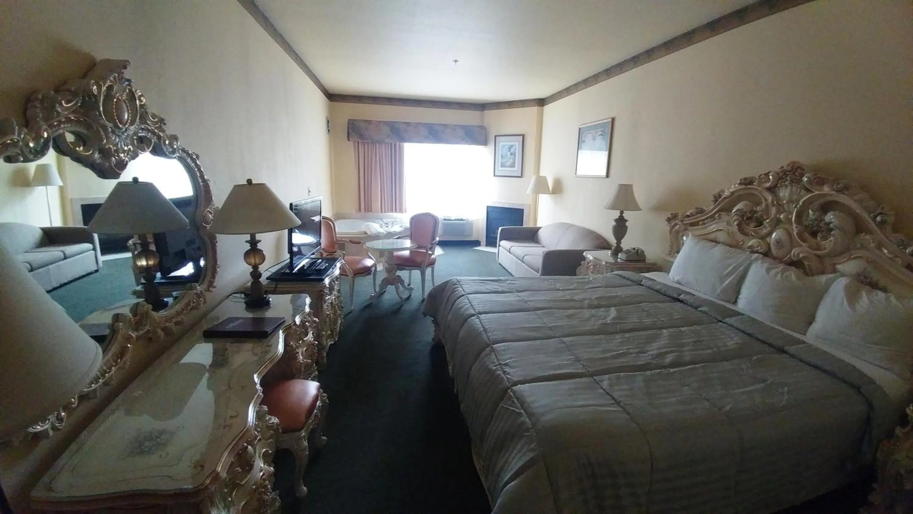 Bed in Palace Inn & Suites