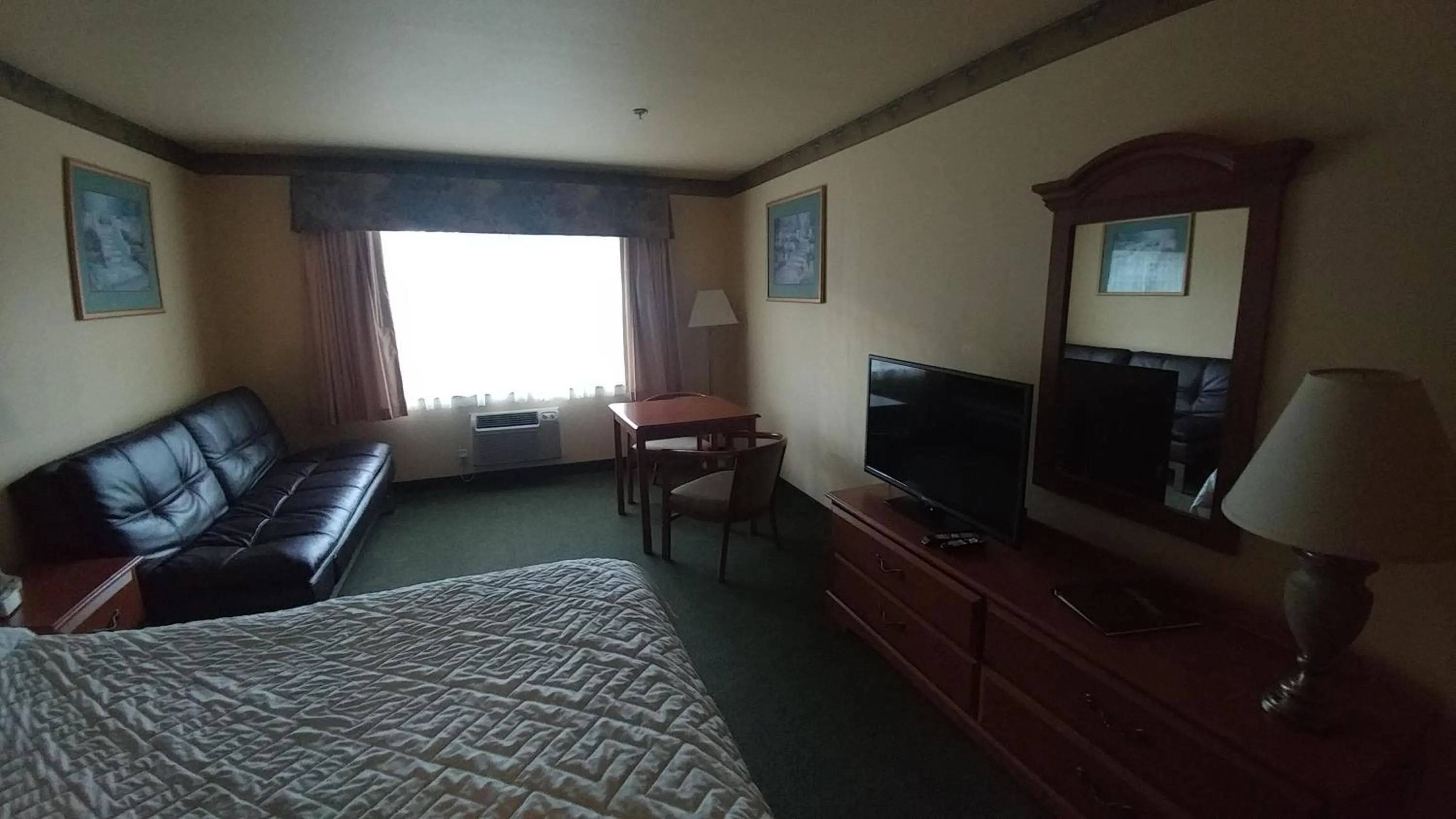 Bed in Palace Inn & Suites