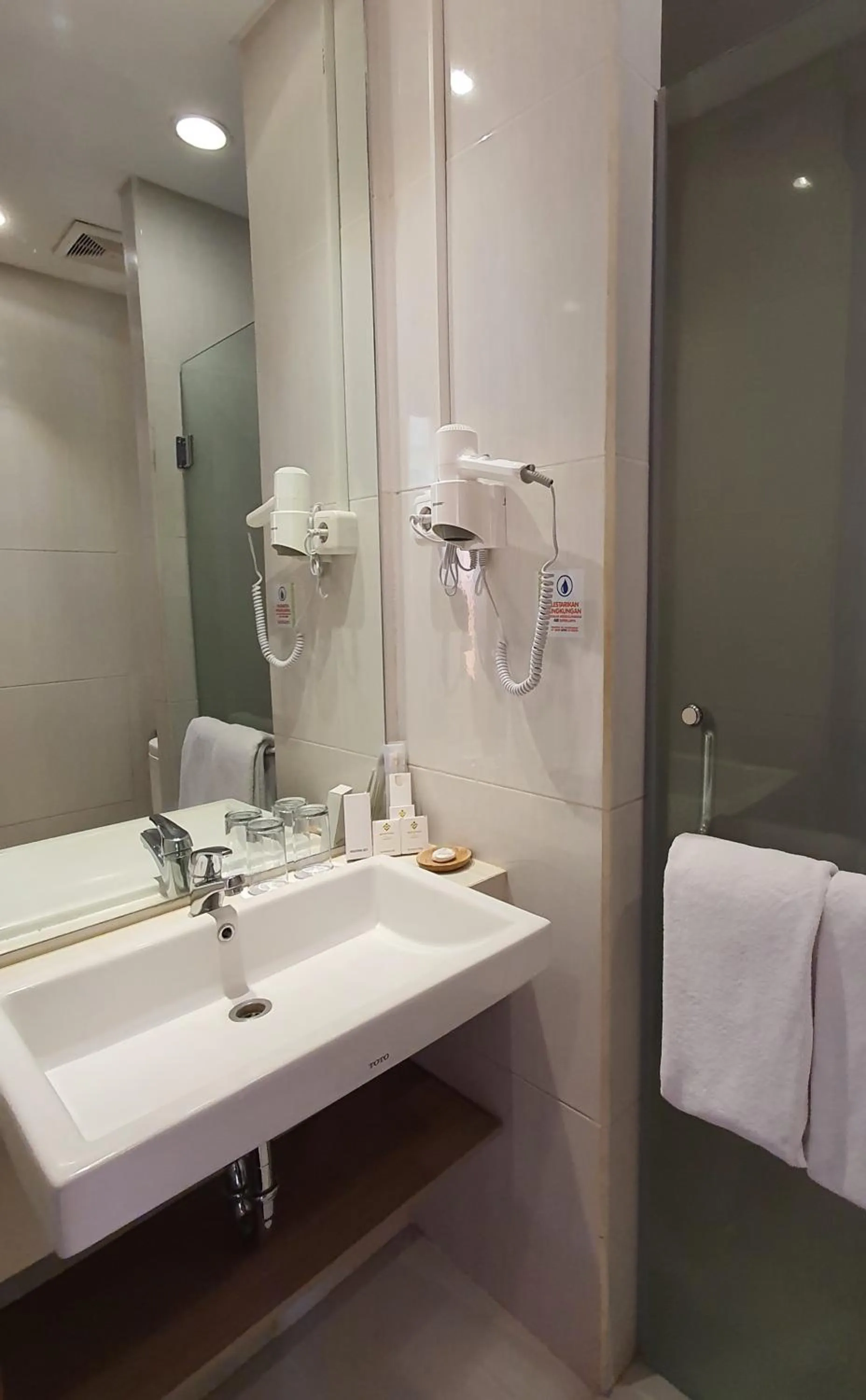 Bathroom in Montana Premier Senggigi