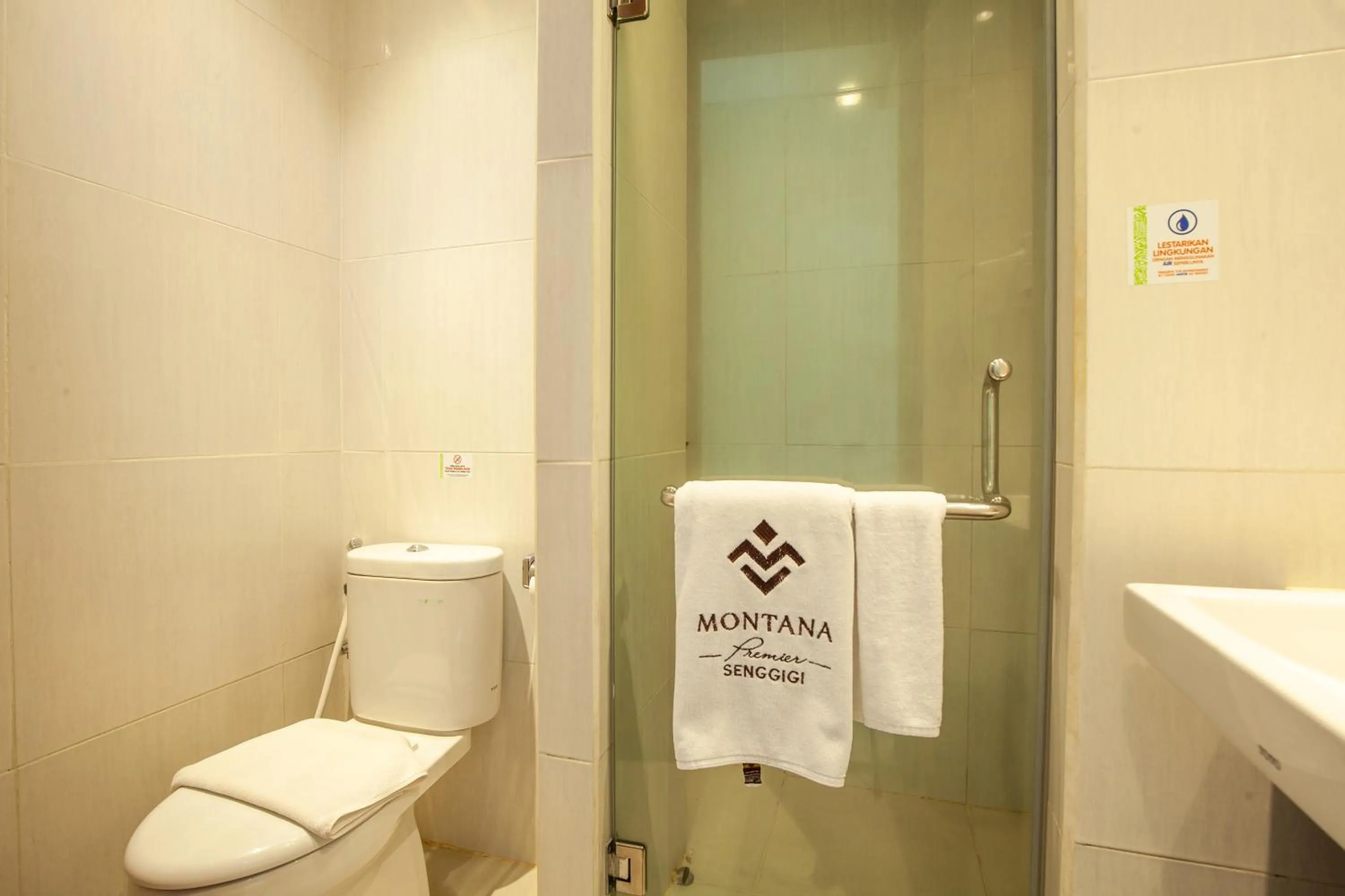 Bathroom in Montana Premier Senggigi