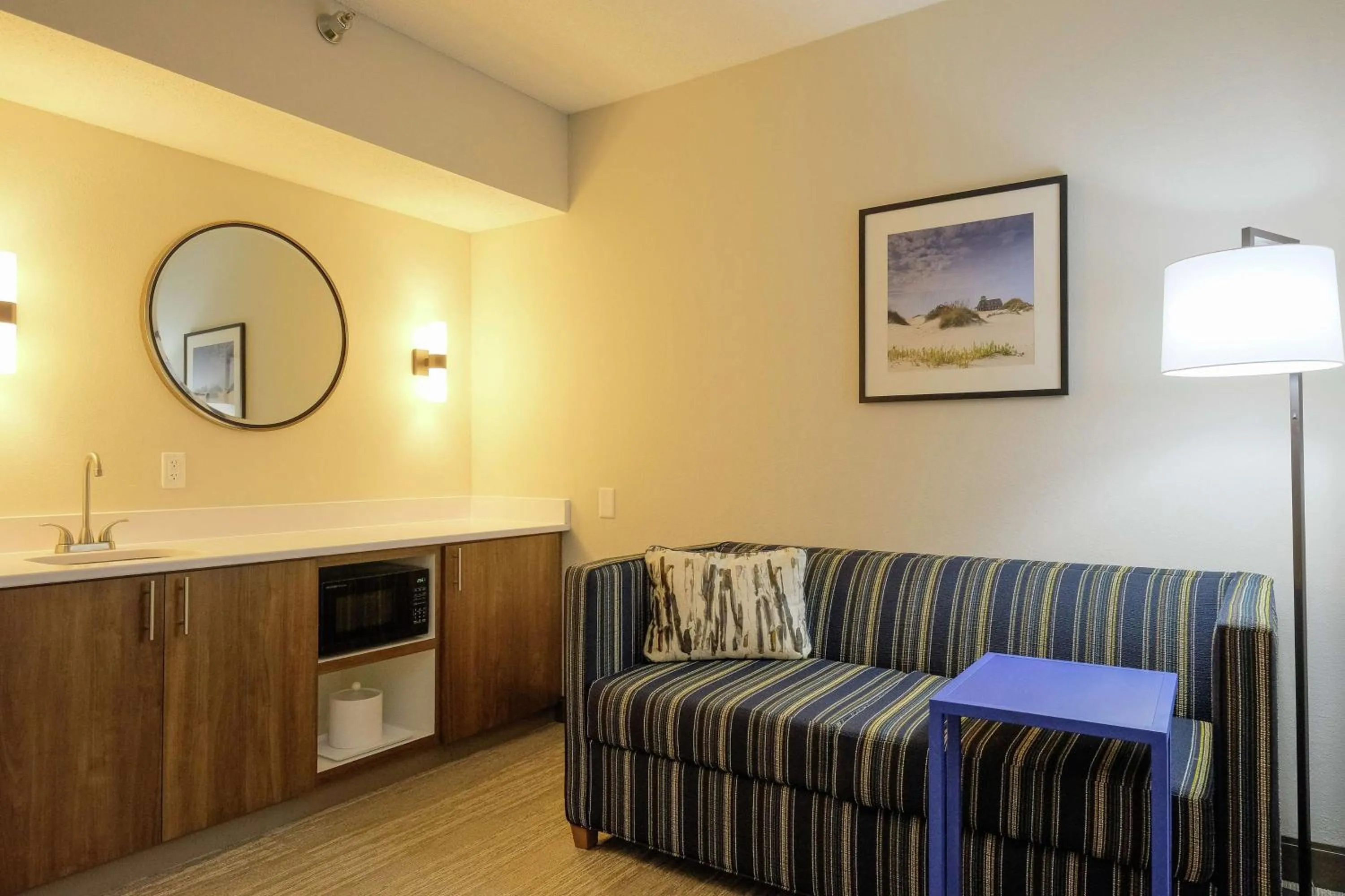 Living room in Hampton Inn Edenton