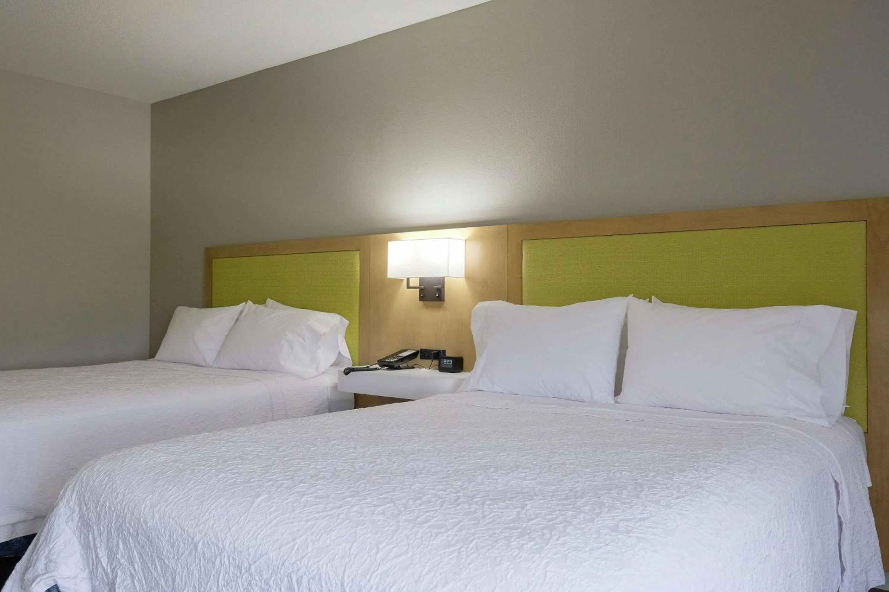 Bed in Hampton Inn Edenton