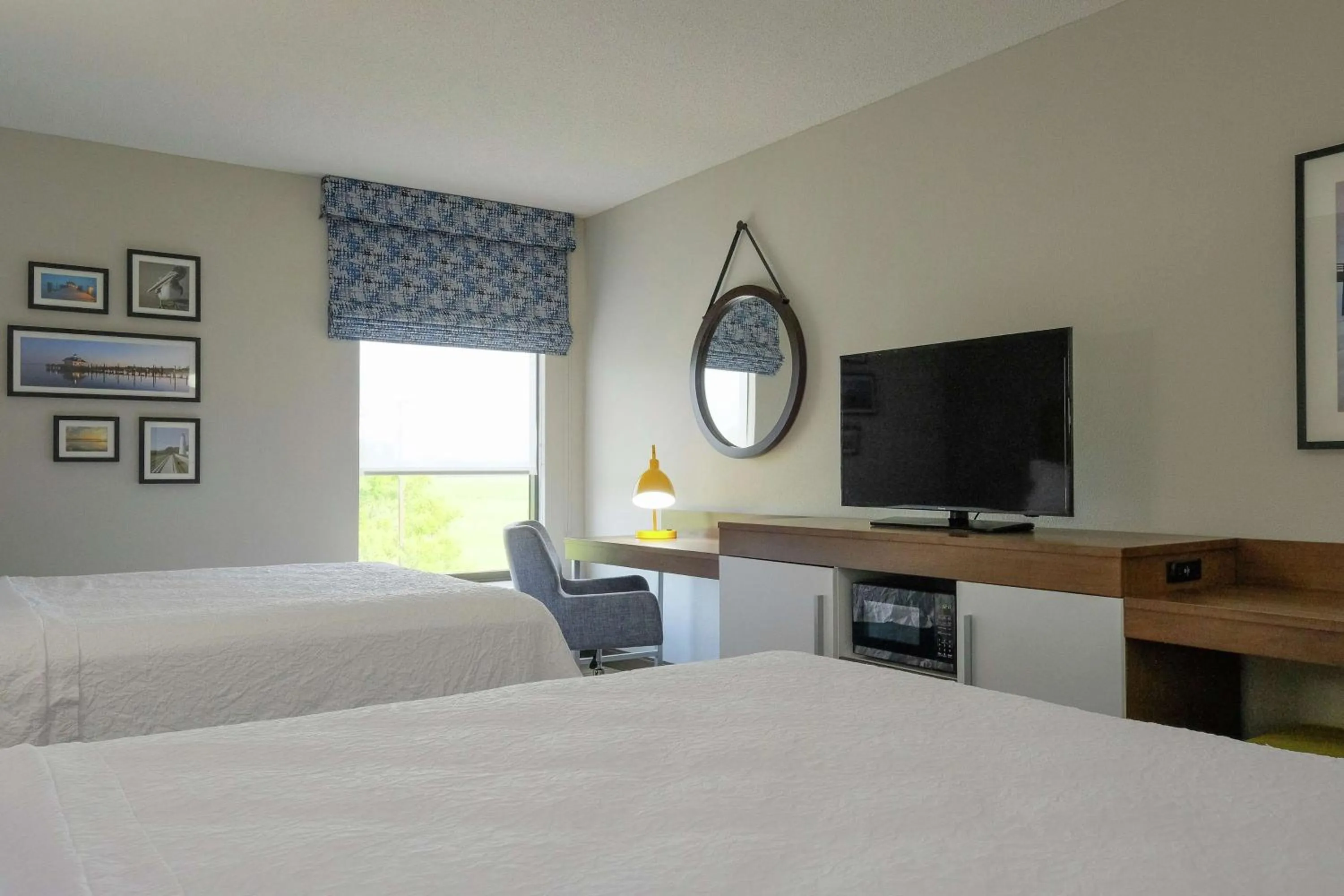 Bedroom, Bed in Hampton Inn Edenton