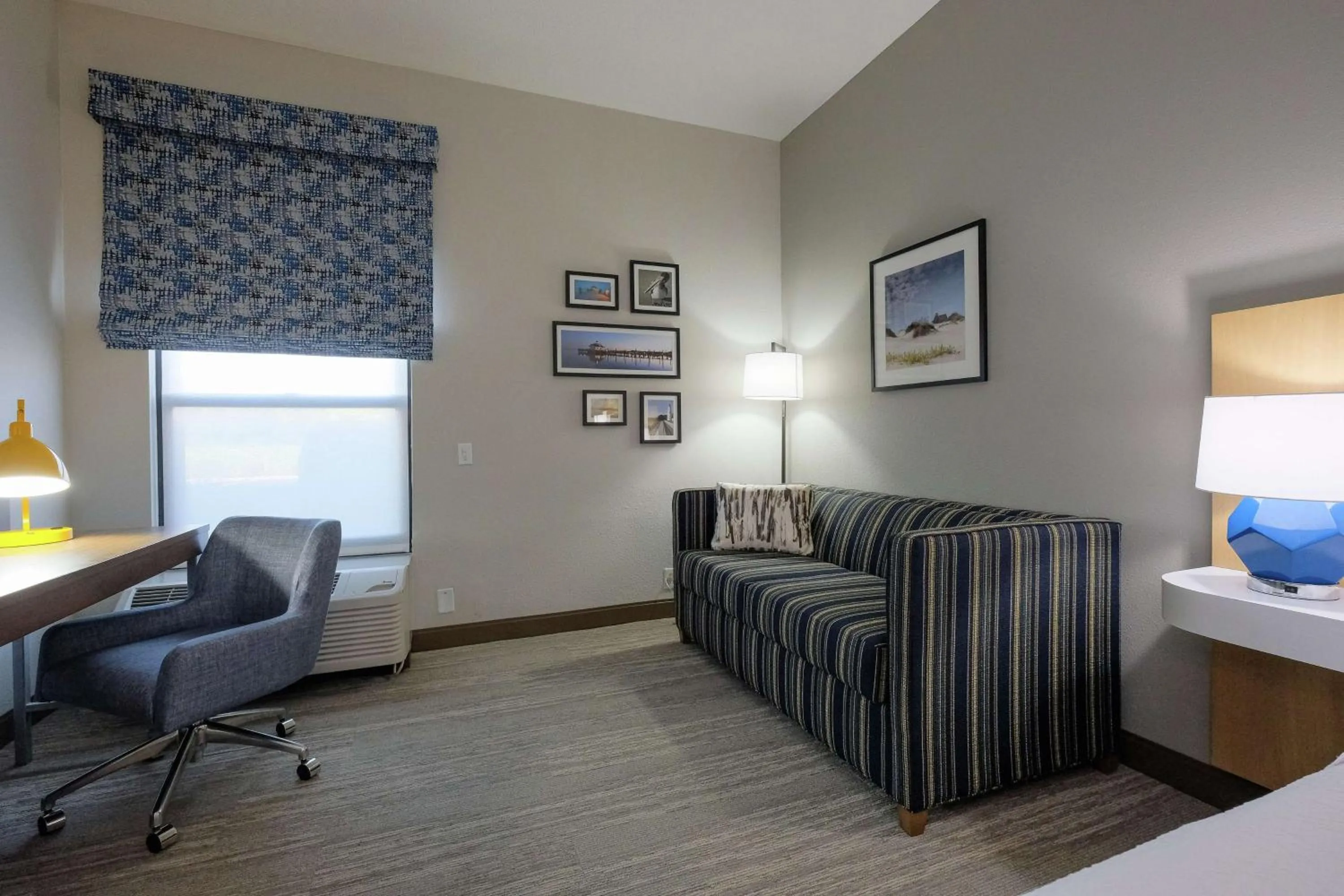 Bedroom, Bed in Hampton Inn Edenton