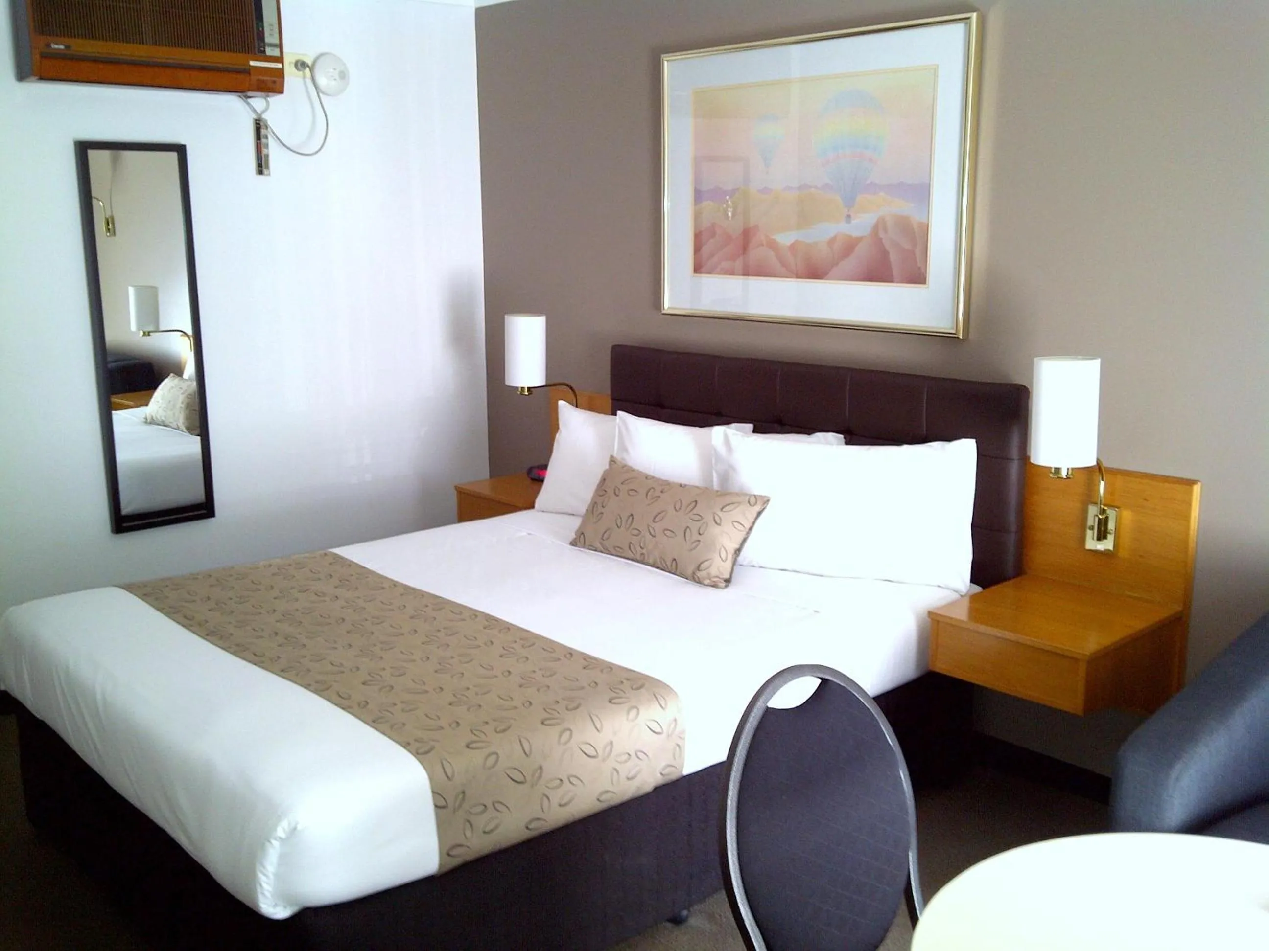 Bedroom, Bed in Hermitage Motor Inn