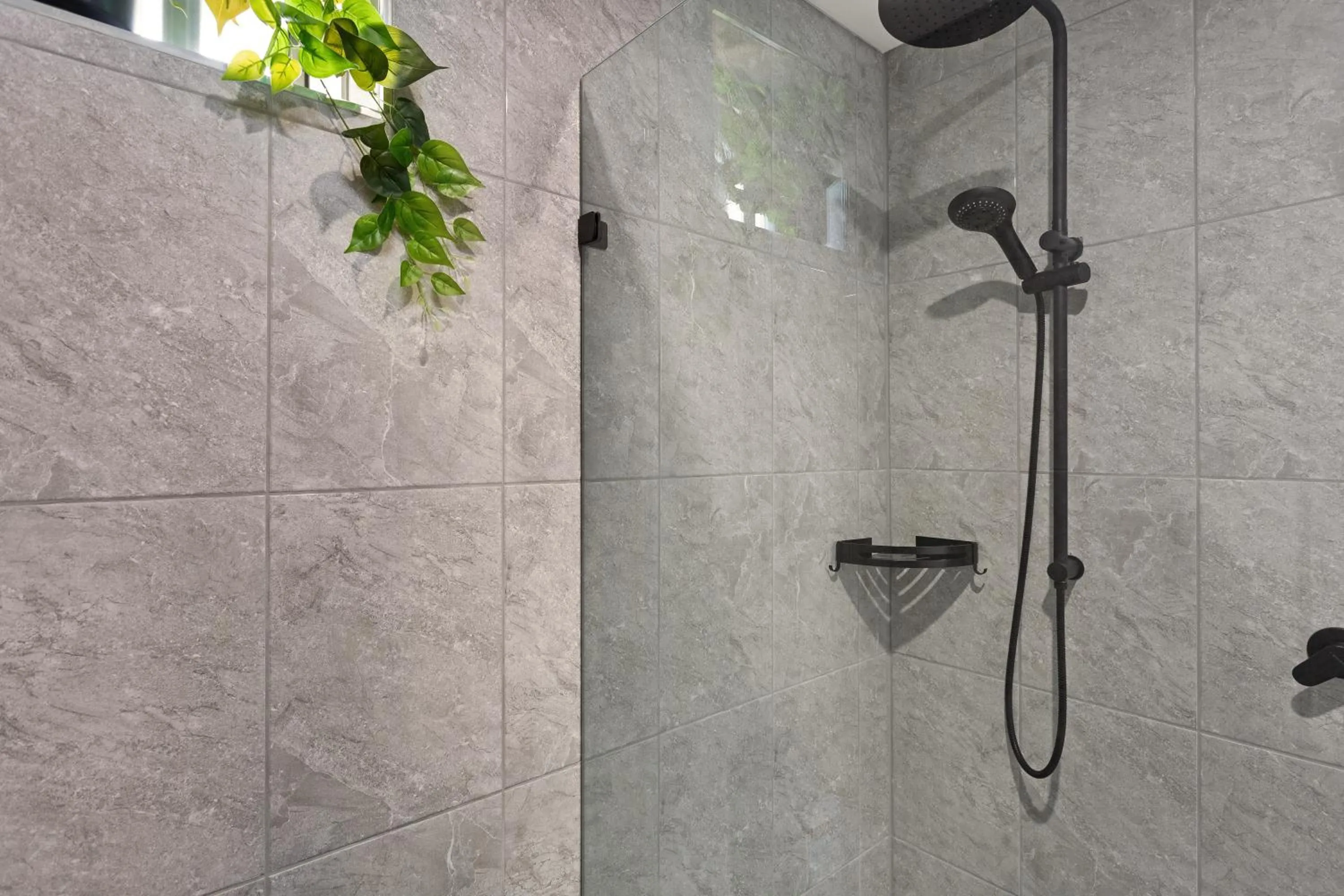 Shower in Alabaster Motor Inn