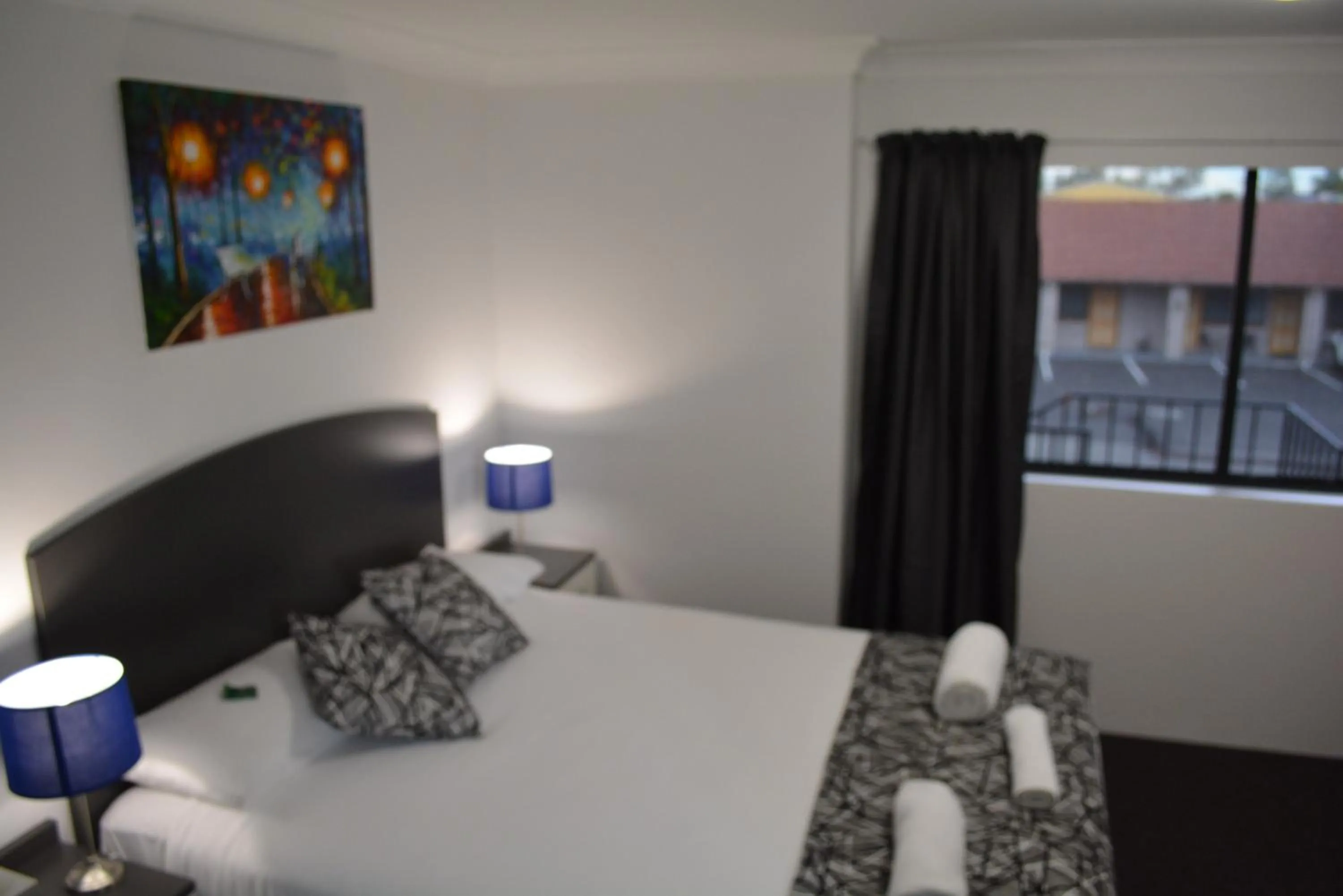 Bed in Alabaster Motor Inn