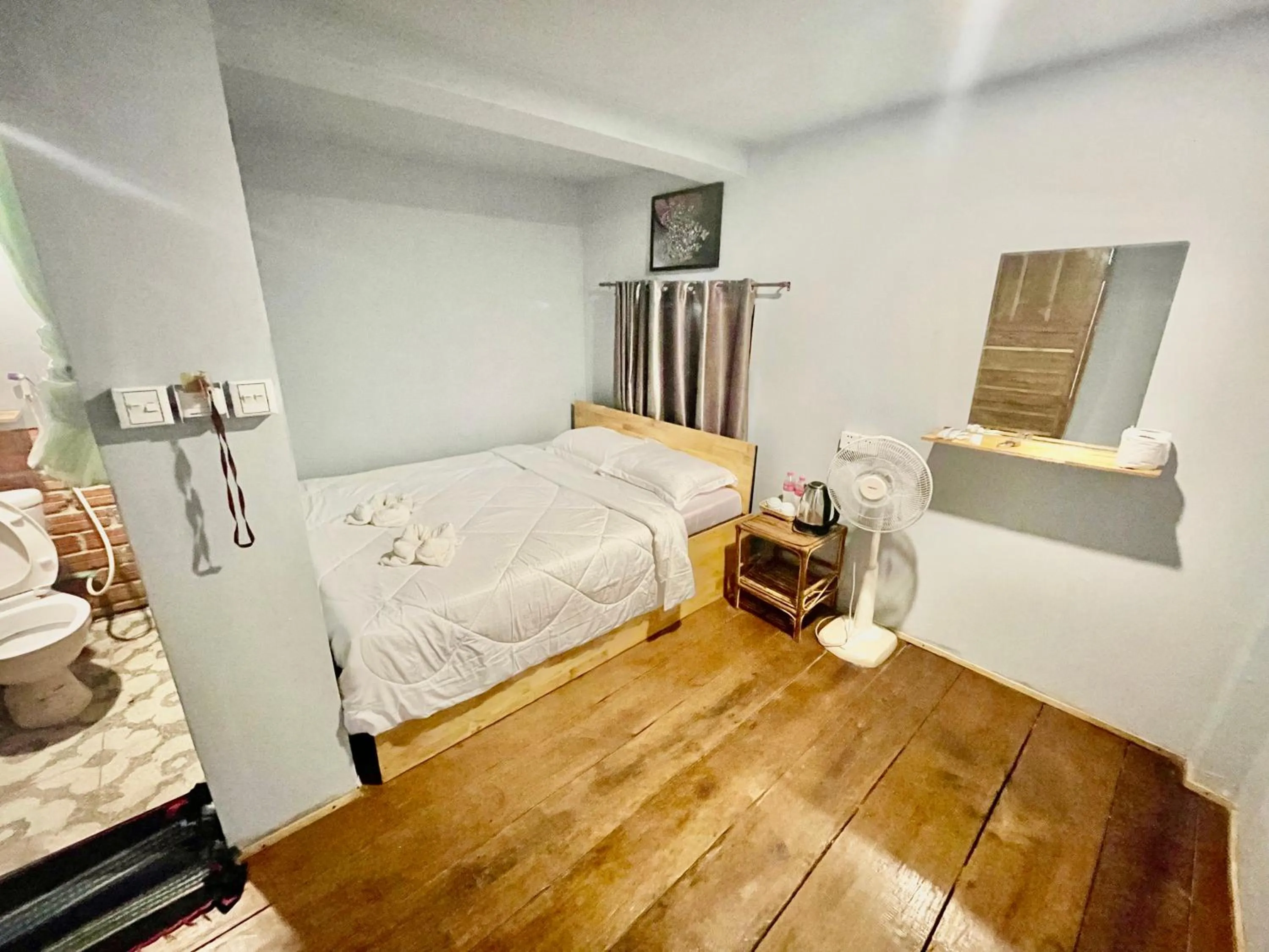 Property building, Bed in The Cliff Hostel, M'Pay Bay