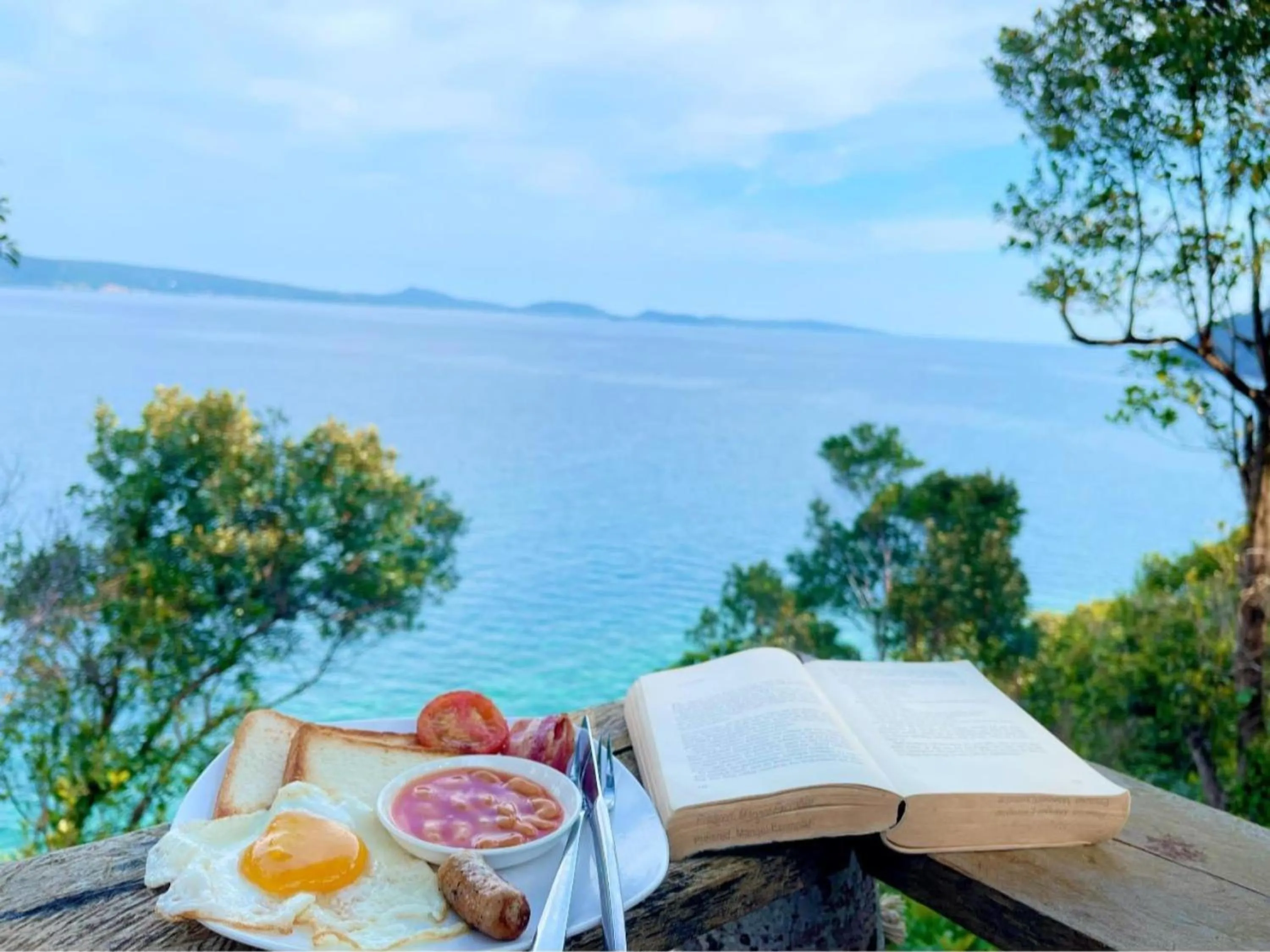 Restaurant/places to eat in The Cliff Hostel, M'Pay Bay