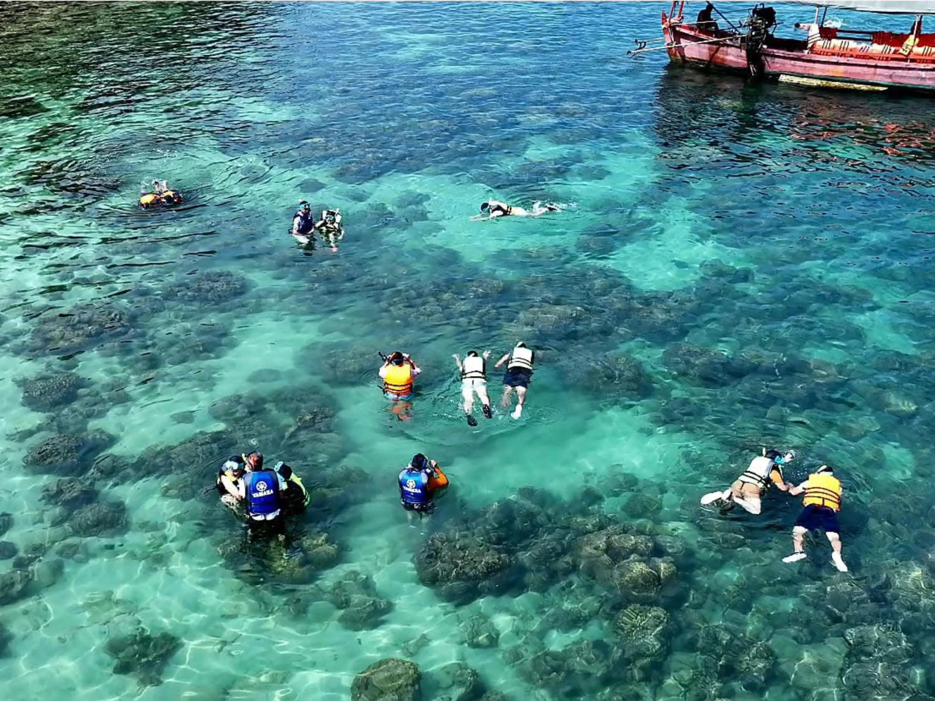 Snorkeling in The Cliff Hostel, M'Pay Bay