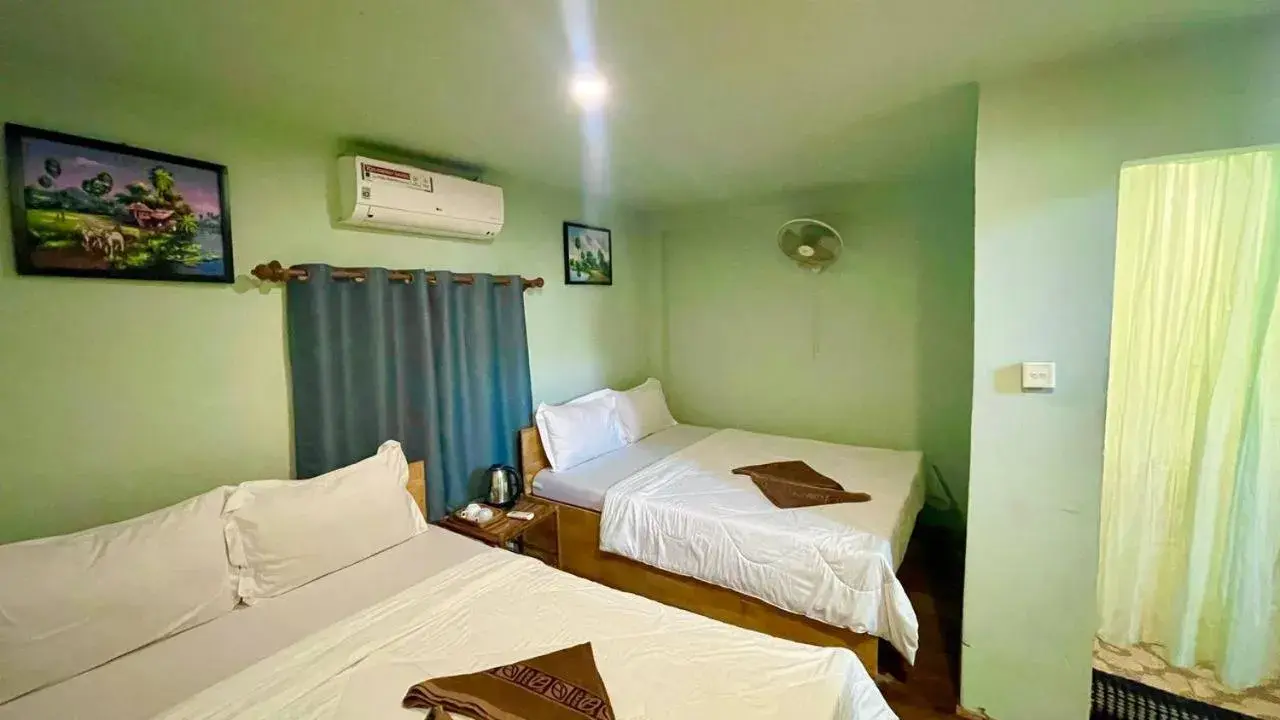 The Cliff Hostel, M'Pay Bay The Cliff Hostel, M'Pay Bay