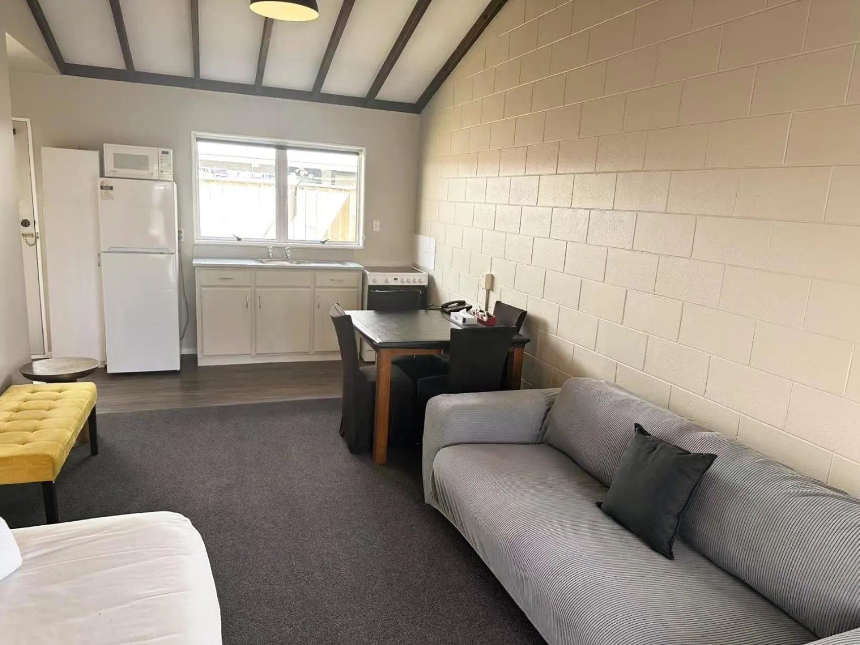 Castles Motel & Driftwood Motel