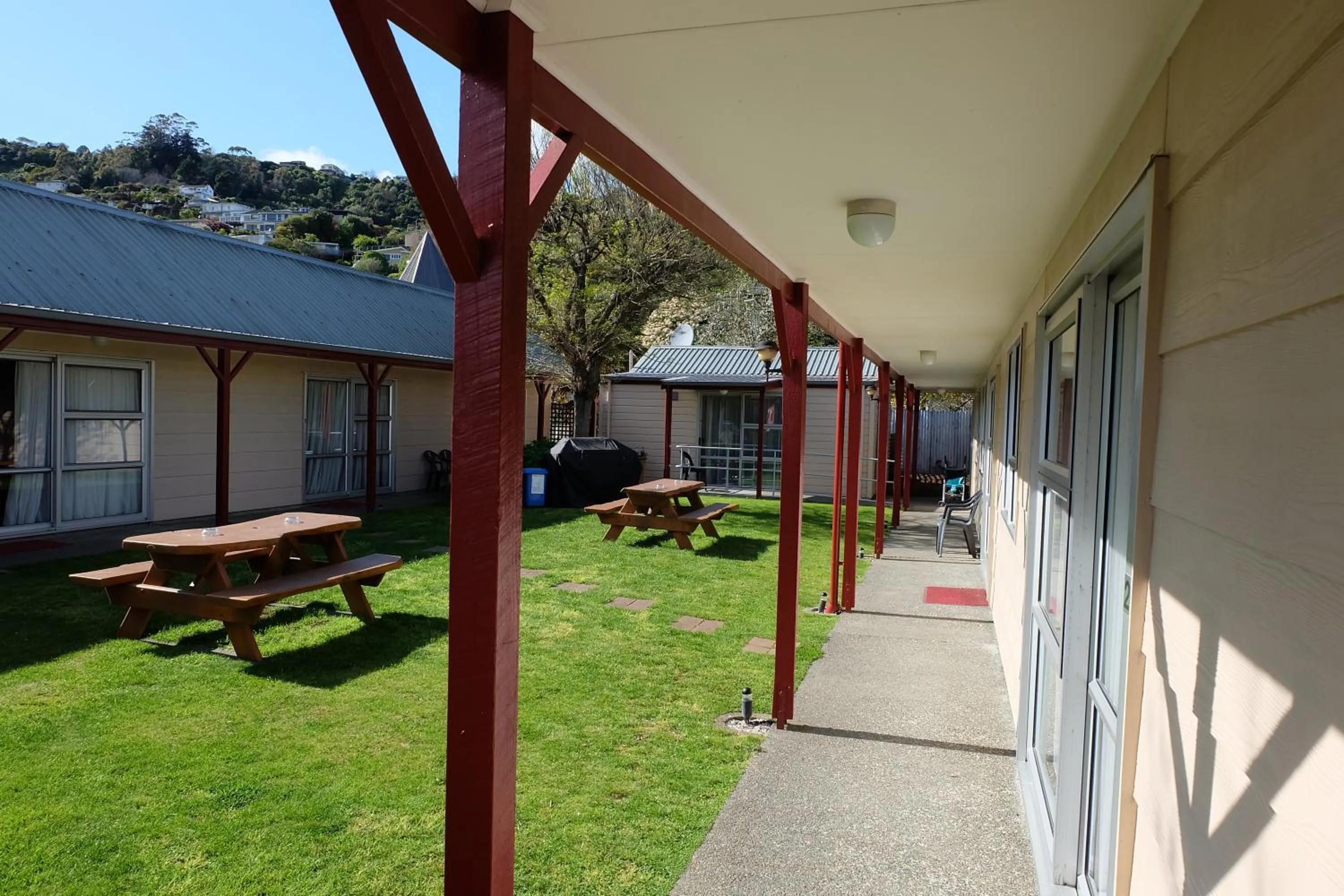 Garden view in Castles Motel & Driftwood Motel