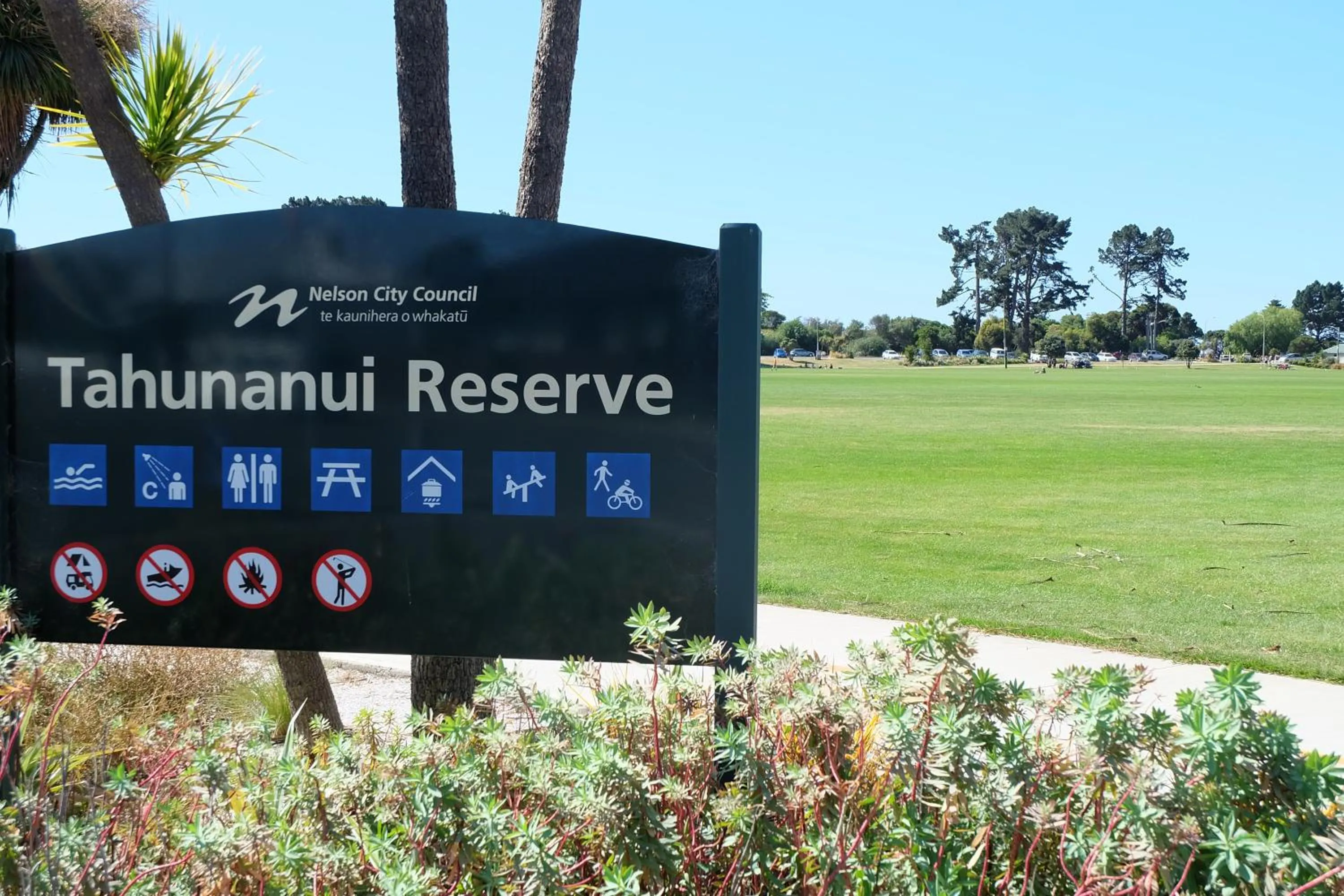 Day in Castles Motel & Driftwood Motel