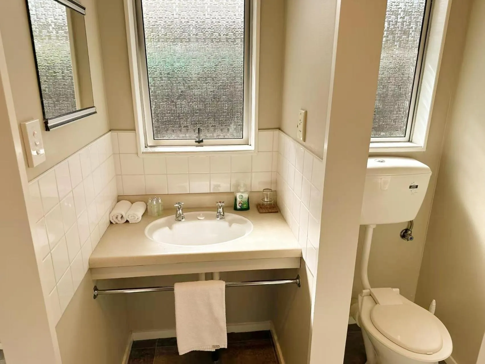 Castles Motel & Driftwood Motel