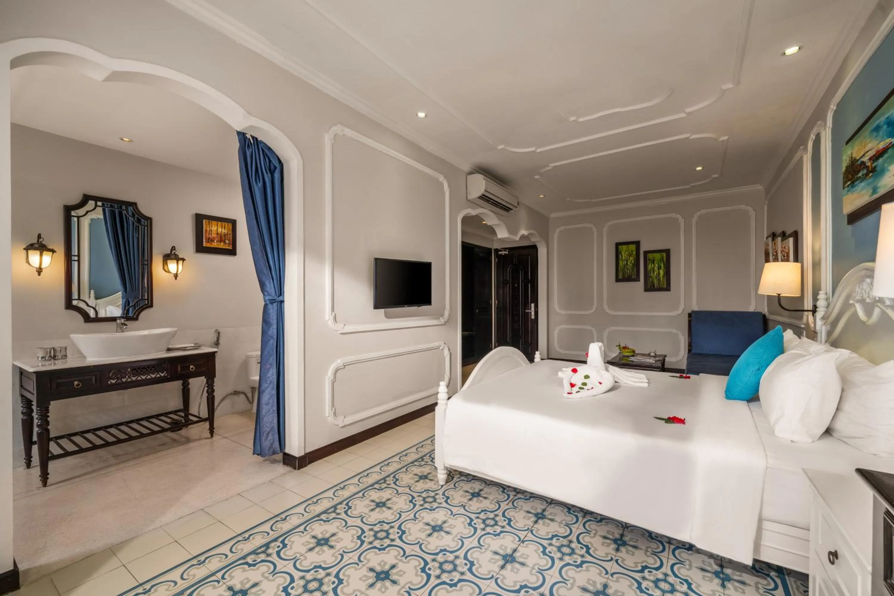 Communal lounge/ TV room, Bed in Hoi An Rosemary Boutique Hotel & Spa - A Peaceful Retreat