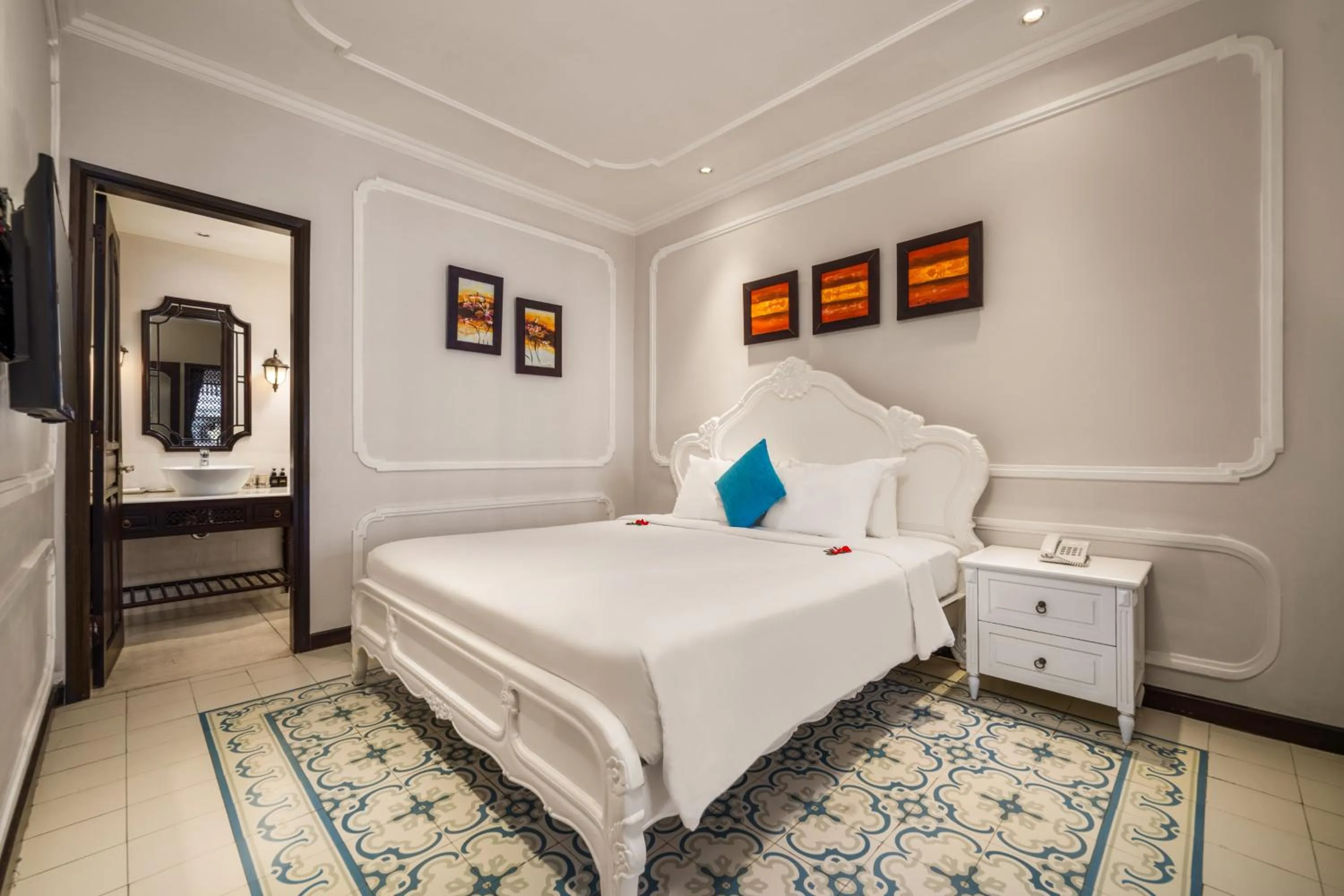 Bed in Hoi An Rosemary Boutique Hotel & Spa - A Peaceful Retreat
