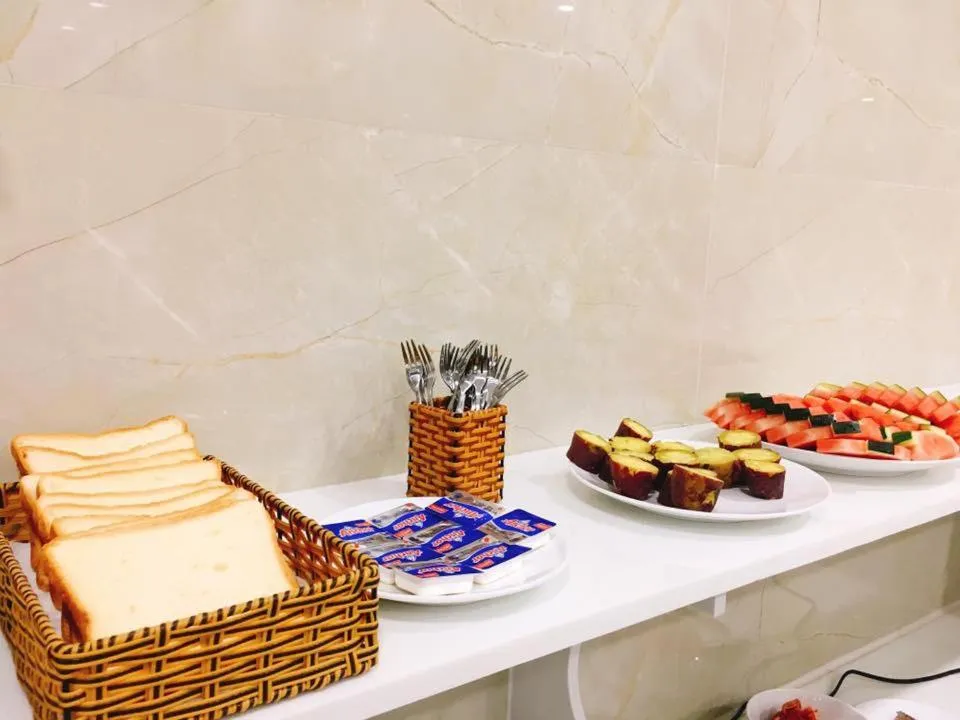 Restaurant/places to eat in SoLex Hotel