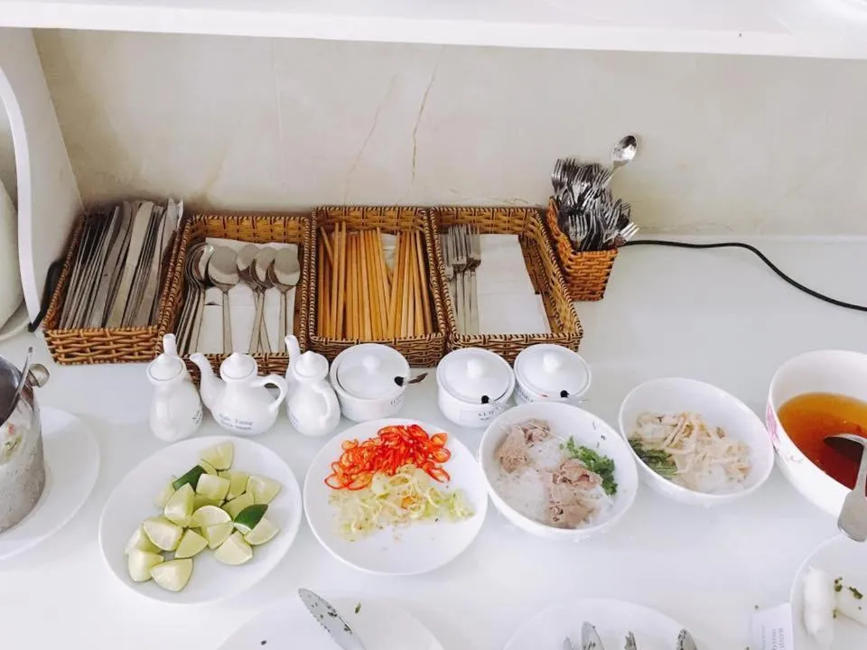 Restaurant/places to eat in SoLex Hotel